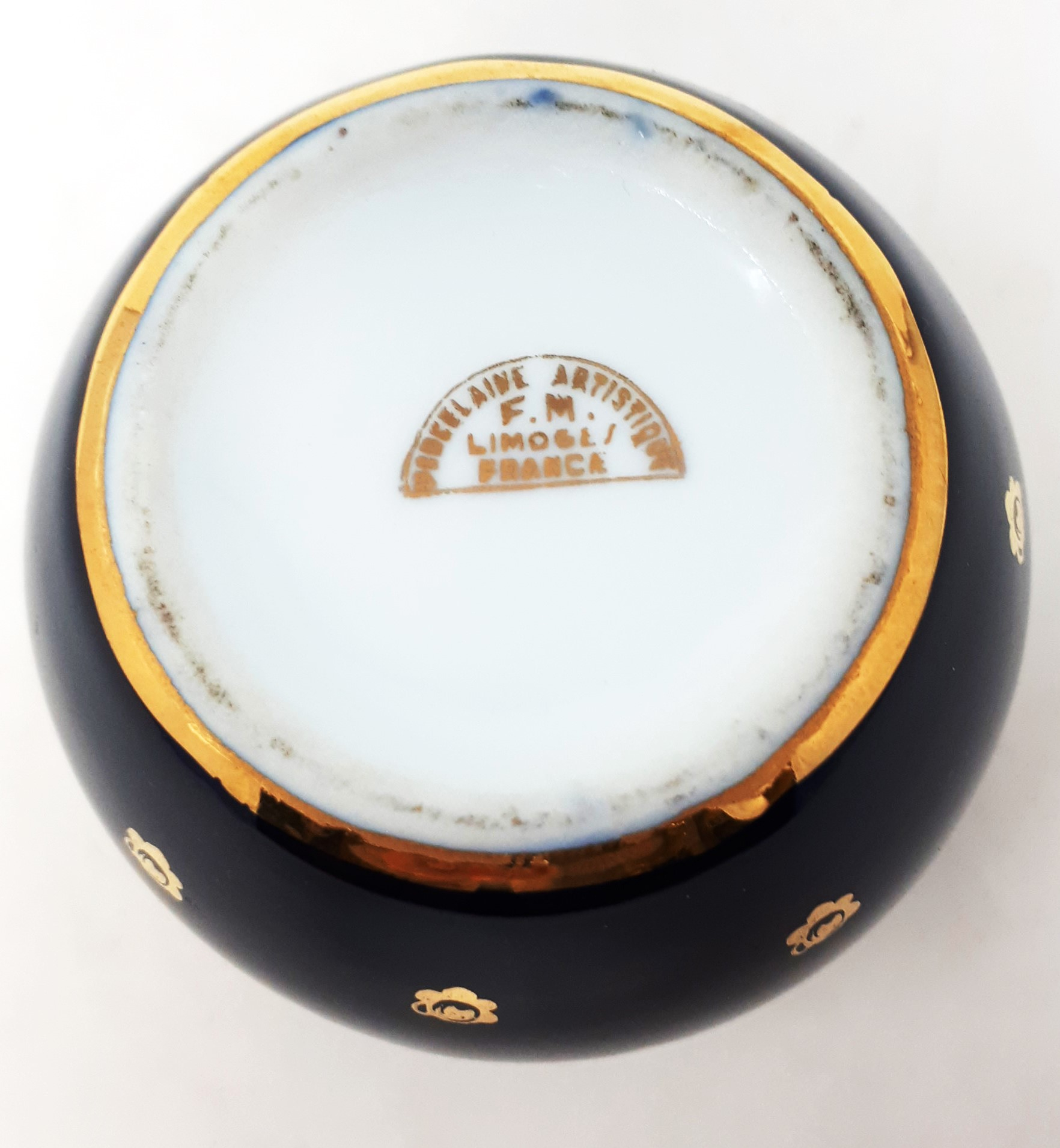 Vase miniature porcelaine de limoges peint main État correct - Vue 3 - 
