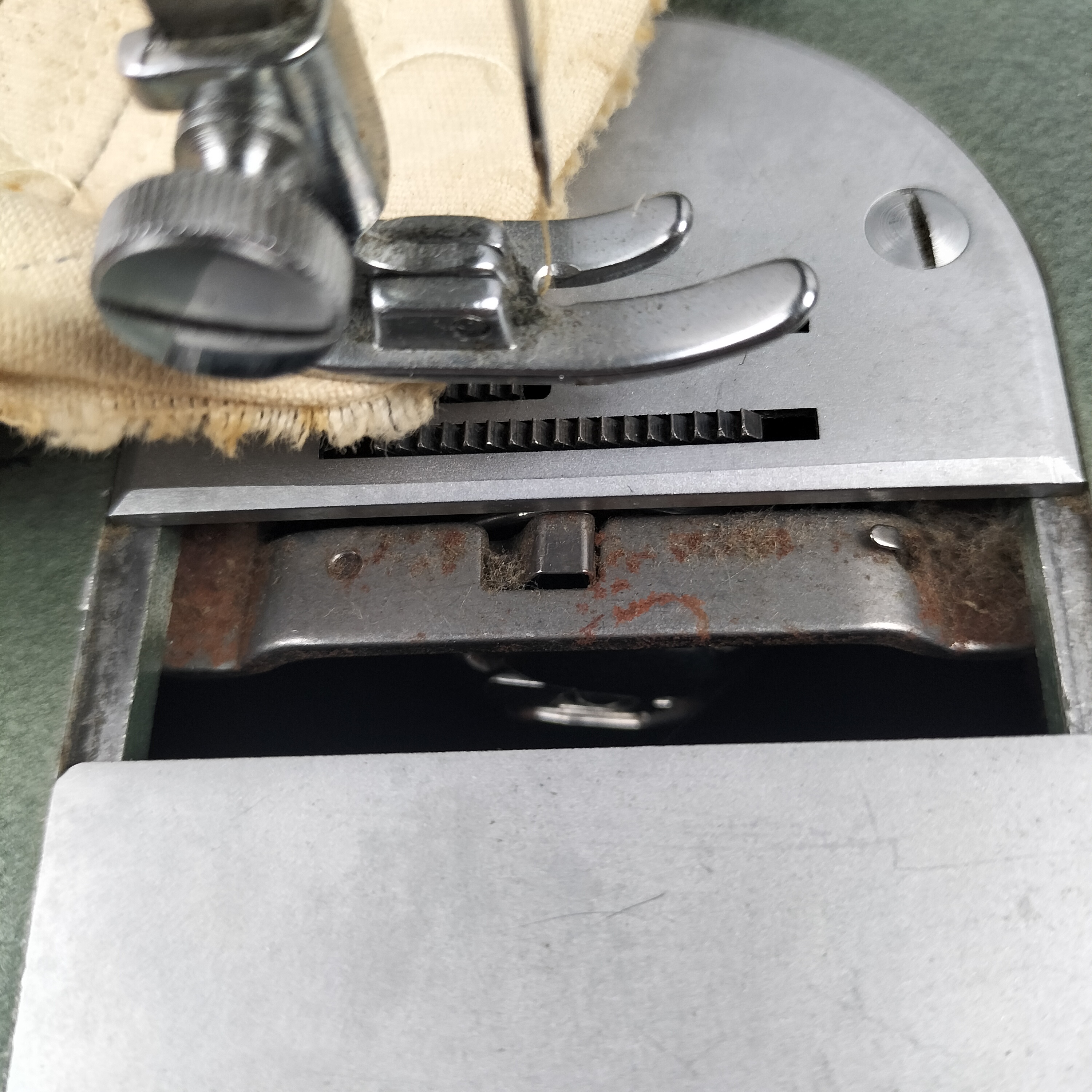 Machine à Coudre Omnia Manufrance – Saint Etienne – Vintage Mécanique