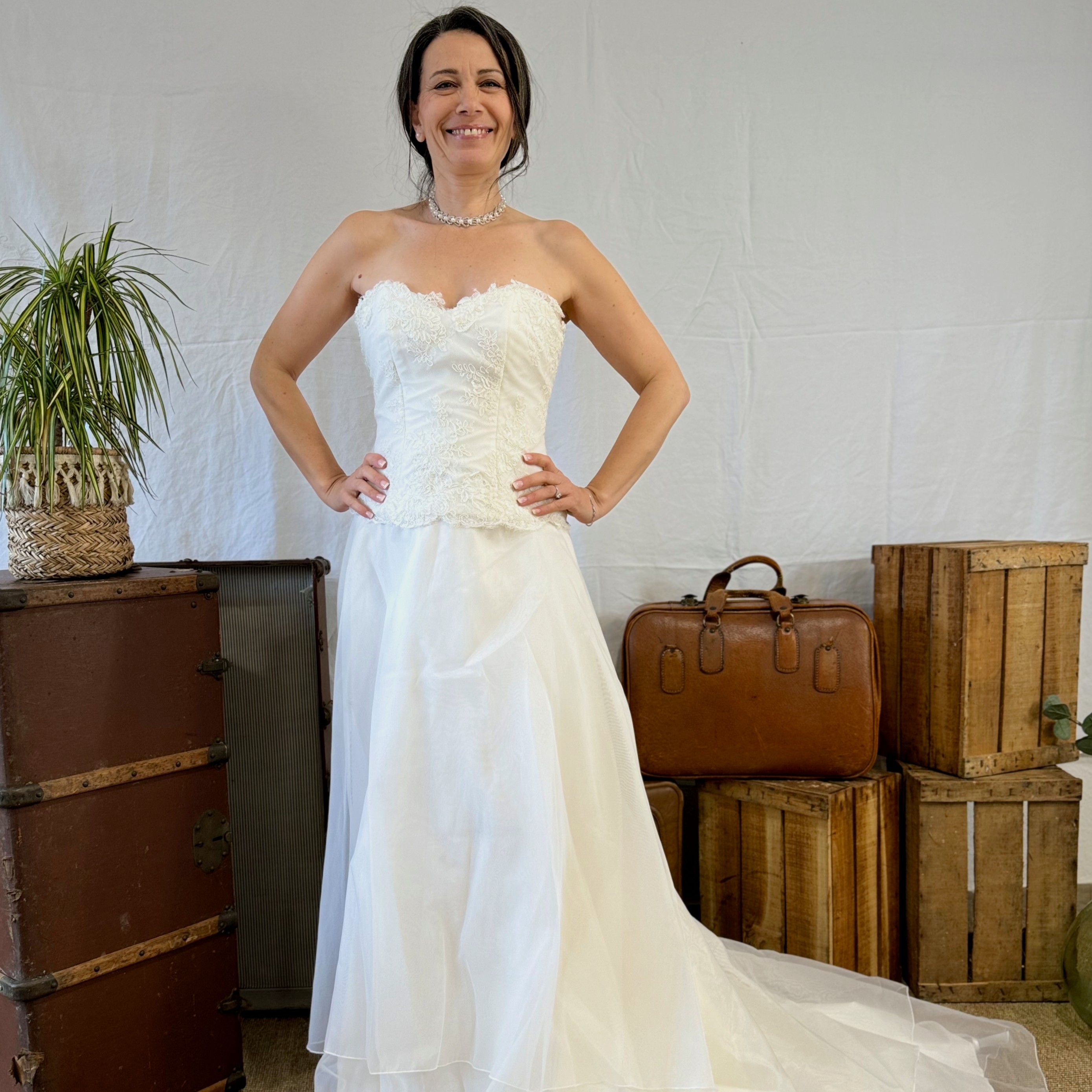 Voir photo 3 de Robe de mariée - Créations Bochet style classique Robe de mariée - Créations Bochet style classique Très bon état - Vue 3 -