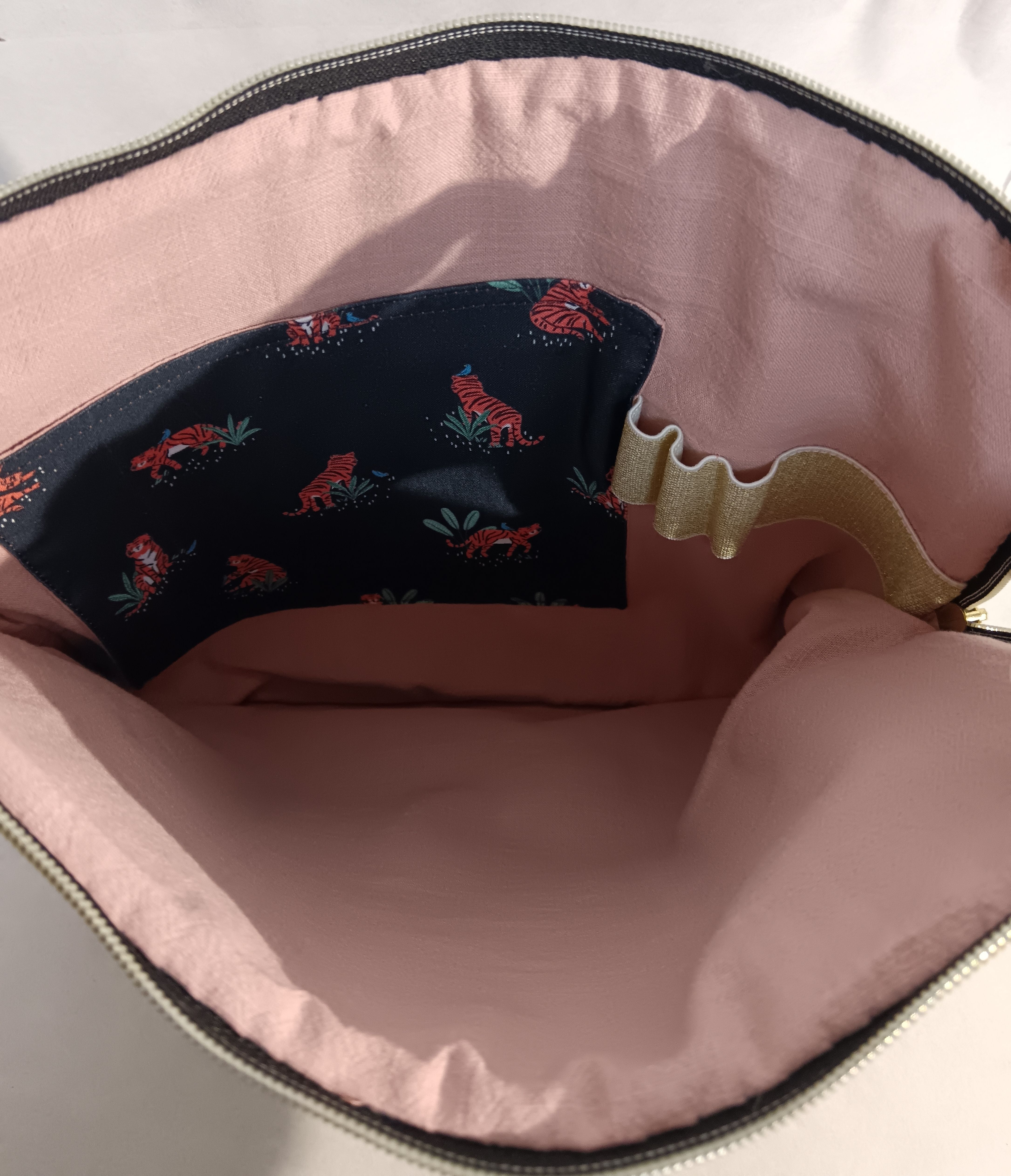 Voir photo 3 de Housse pour tablette faite main par l'Atelier 27 Housse pour tablette faite main par l'Atelier 27 - Vue 3 -