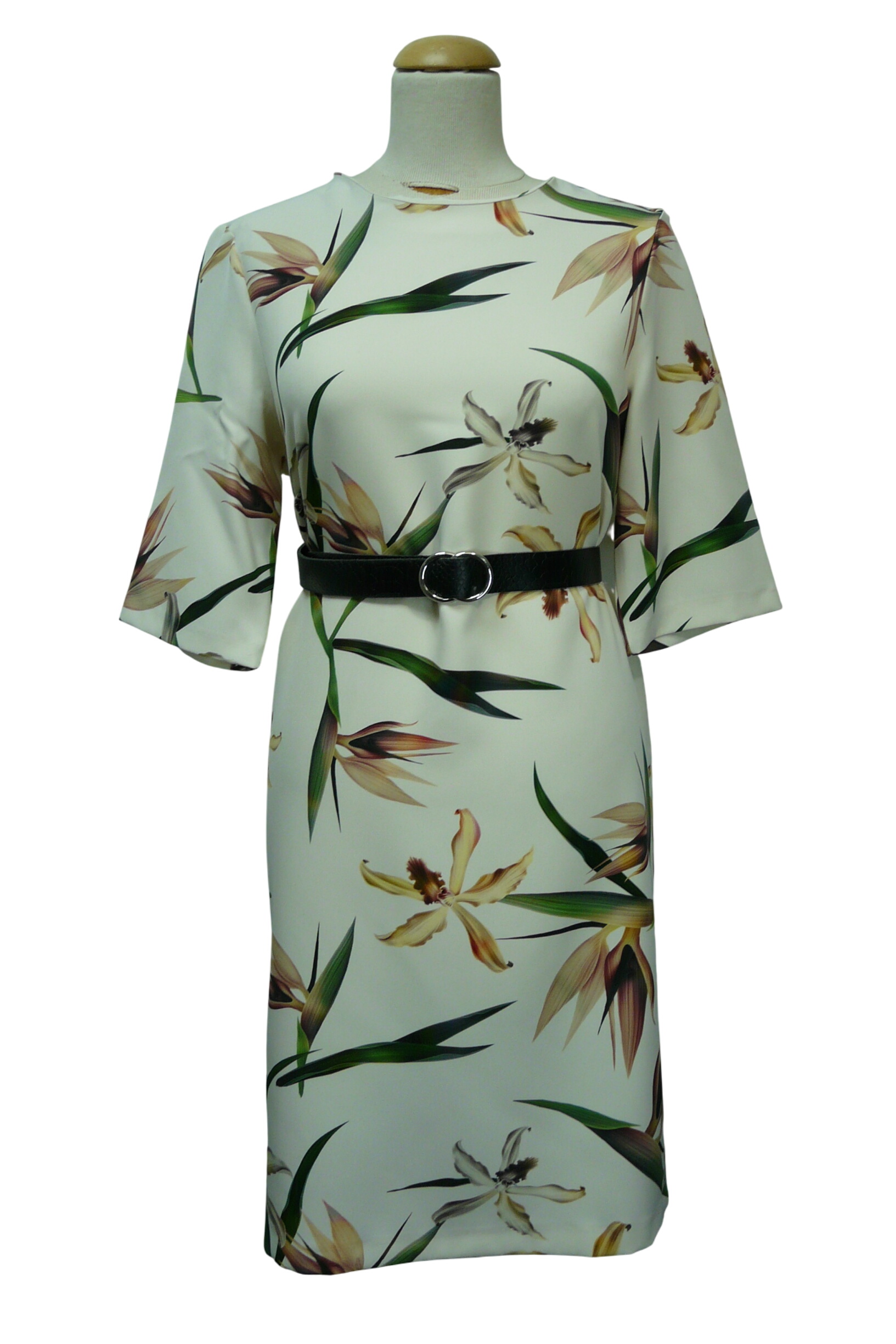 Acheter RF312 - Robe motifs à fleurs - Steps - Taille 42 - 12,00 € RF312 - Robe motifs à fleurs - Steps - Taille 42 - reconditionné disponible sur Label Emmaüs