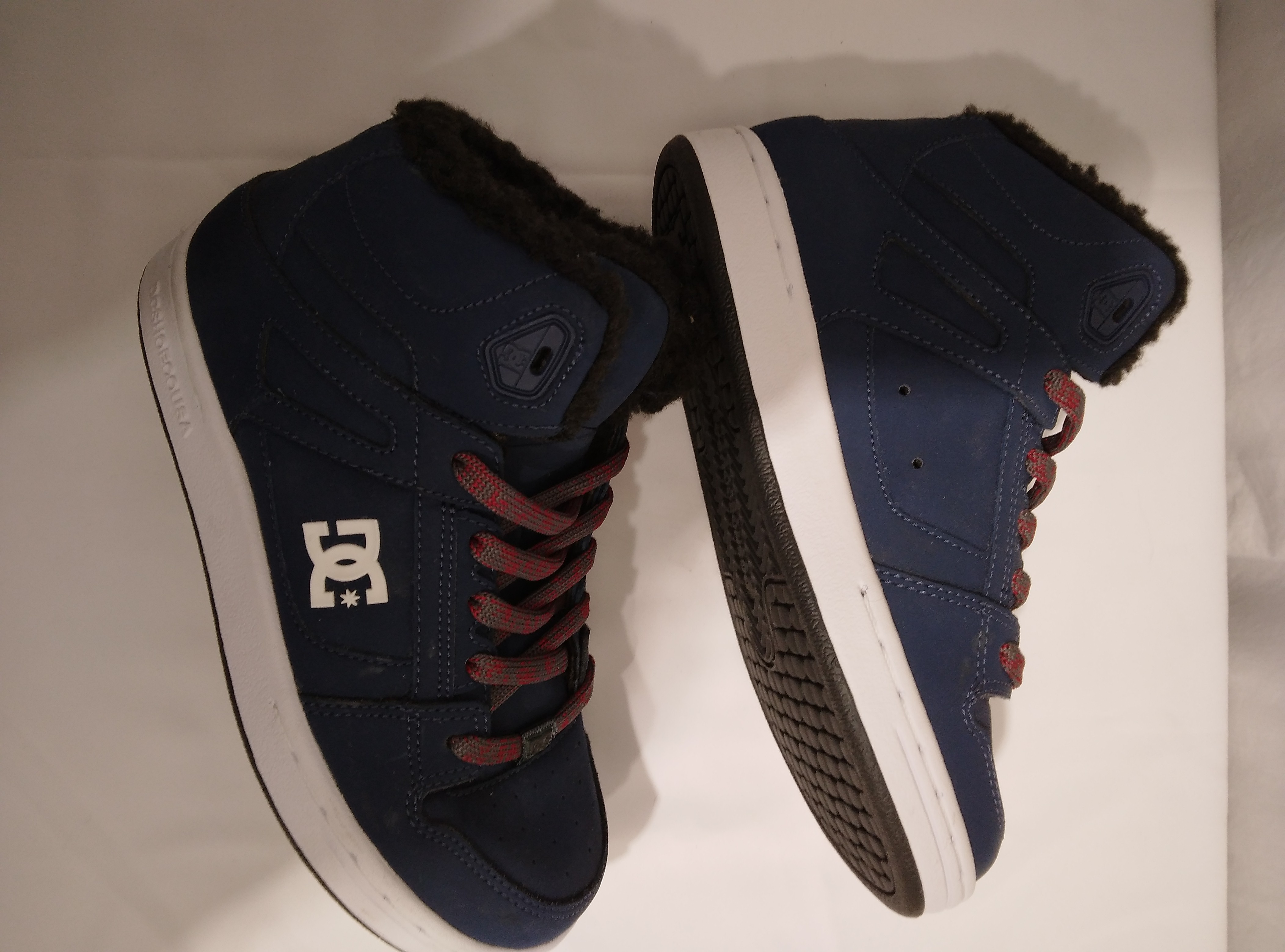 Voir photo 3 de Baskets fausse fourrure, DC Shoes - 34 Baskets fausse fourrure, DC Shoes - 34 Comme neuf - Vue 3 -