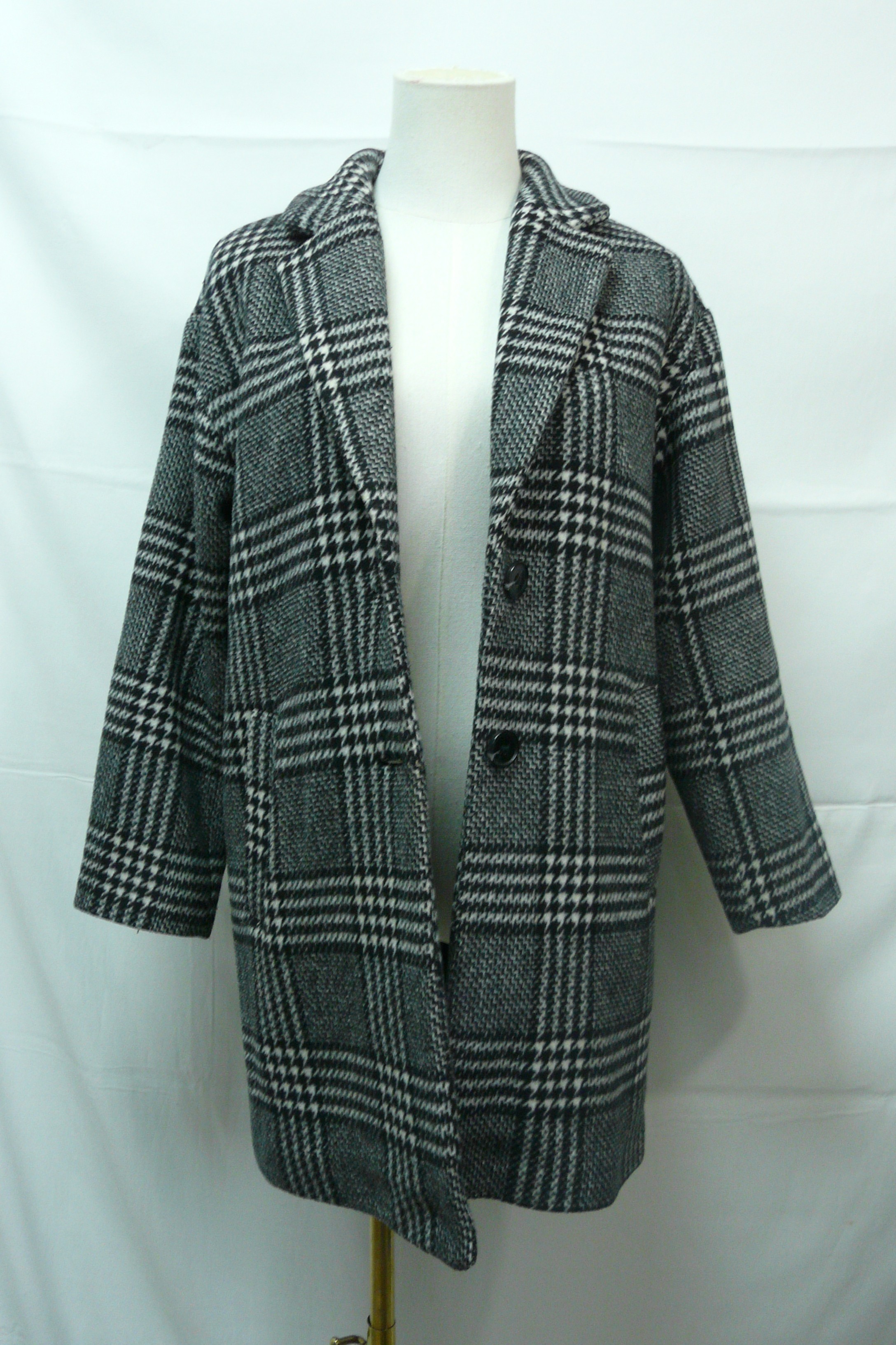 Voir photo 5 de E1 - Manteau motif tartan - Kiabi - Âge 12 ans (2XS) E1 - Manteau motif tartan - Kiabi - Âge 12 ans (2XS) - Vue 5 -