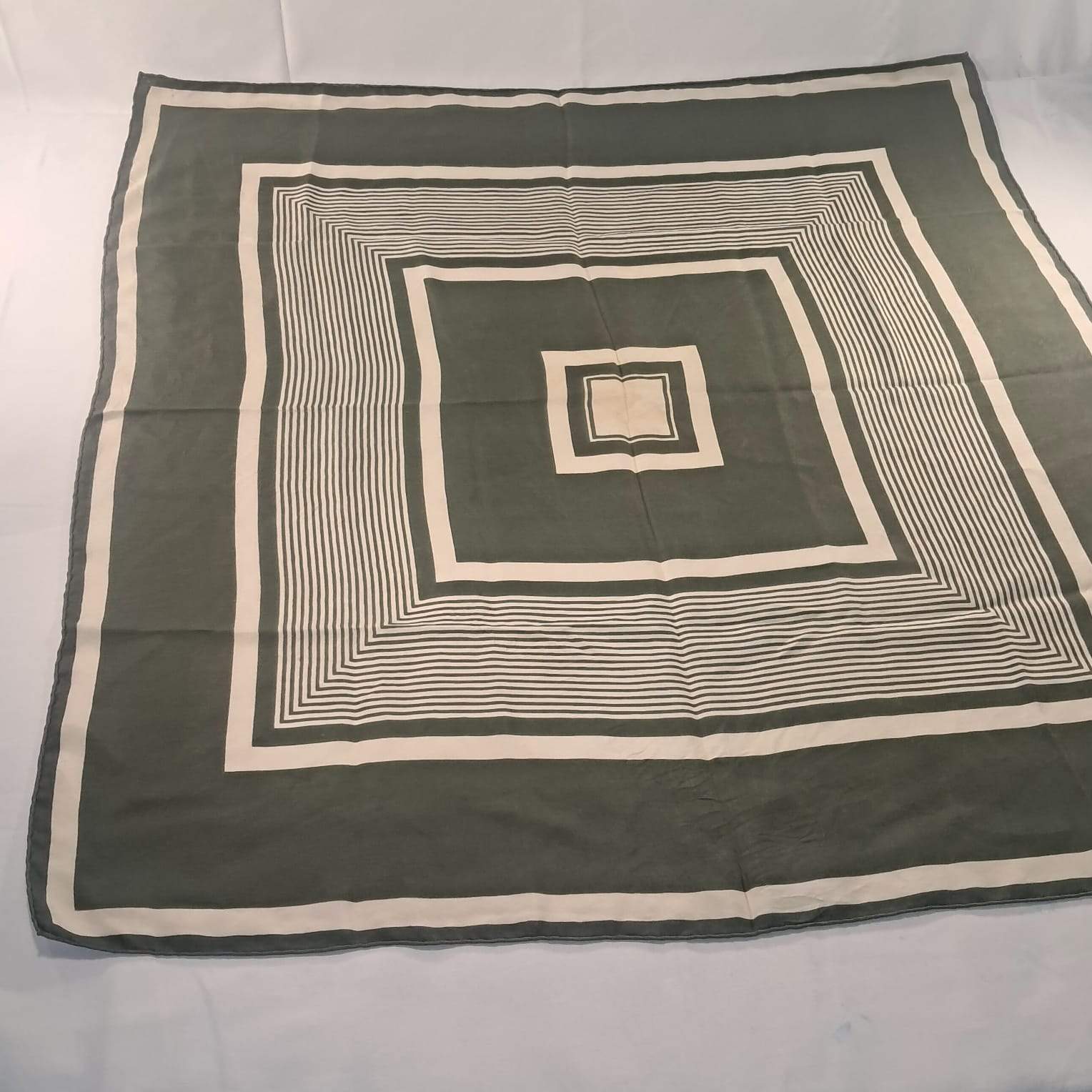 Foulard carré en soie Jeanne Lanvin Castillo Bon état - Vue 6 - 