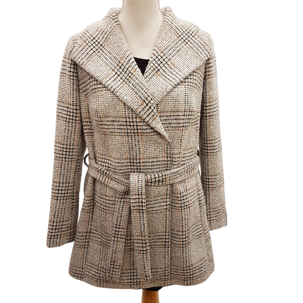 Acheter Manteau style tweed à grands carreaux blancs et noirs - GRAIN DE MALICE - taille 40 - 19,00 € Manteau style tweed à grands carreaux blancs et noirs - GRAIN DE MALICE - taille 40 - reconditionné disponible sur Label Emmaüs