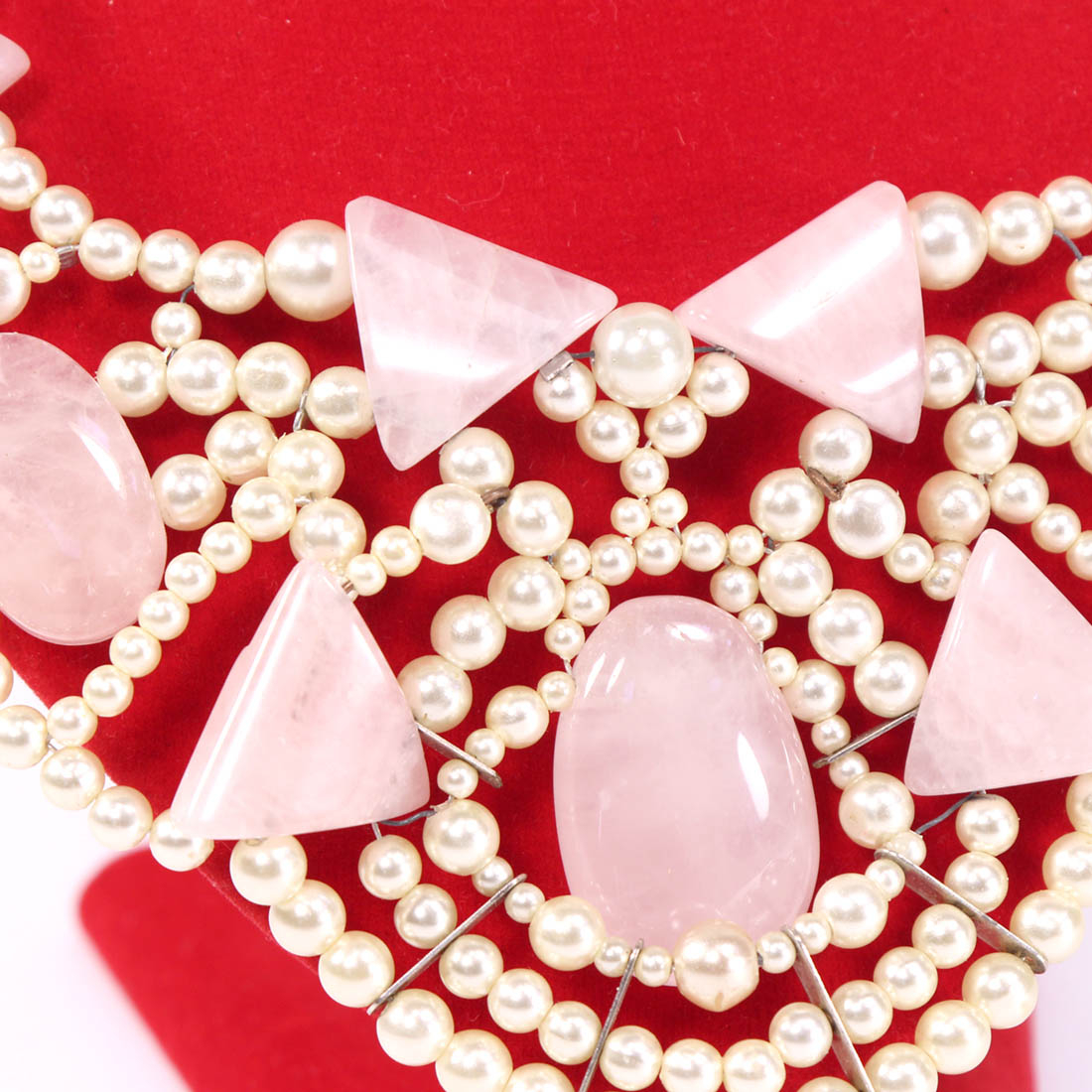 Collier plastron quartz rose perles synthétiques Bon état - Vue 3 - 