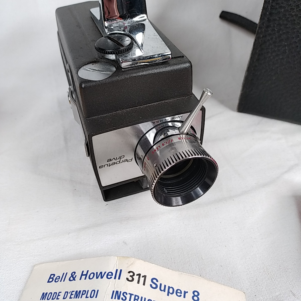 Voir photo 2 de Camera Bell and Howell Super Eight Camera Bell and Howell Super Eight Bon état - Vue 2 -