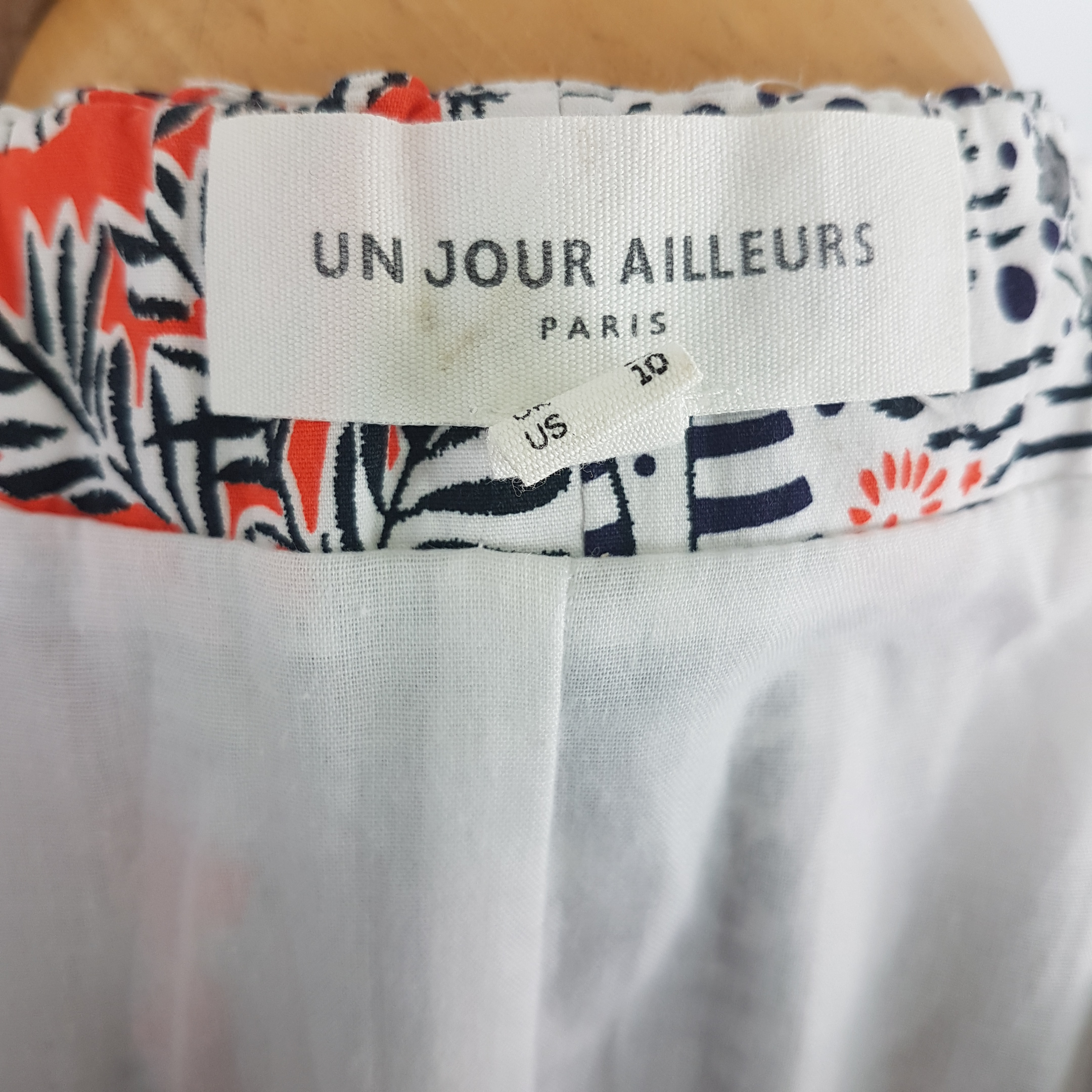 Voir photo 6 de Robe - UN JOUR AILLEURS - 42 Robe - UN JOUR AILLEURS - 42 Bon état - Vue 6 -