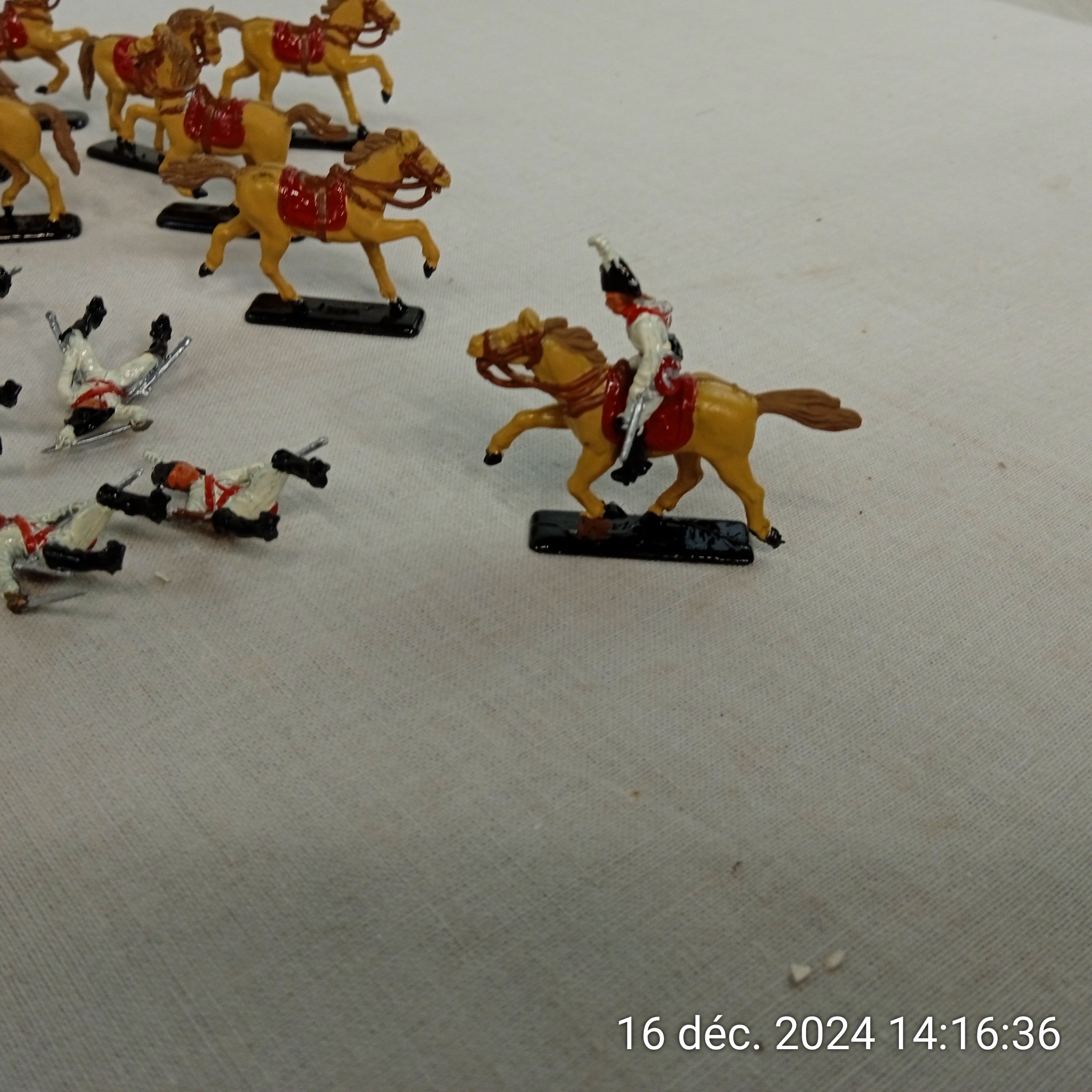 Collection 34 figurines cuirassiers prussiens en plomb peint STARLUX Bon état - Vue 6 - 