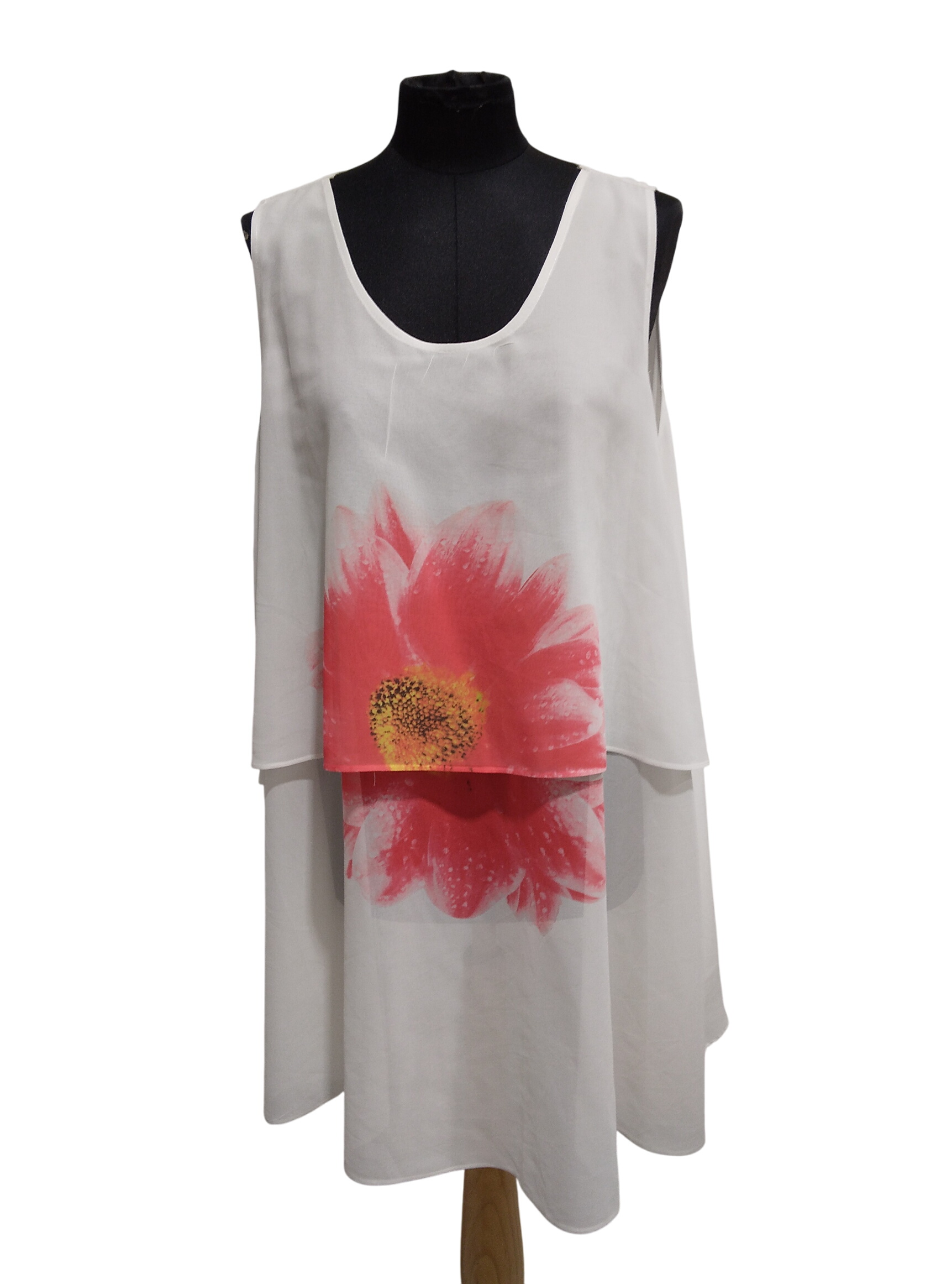 Robe sans manche blanche avec une fleur rouge, Olay - T4 Bon état -  reconditionné disponible sur Label Emmaüs