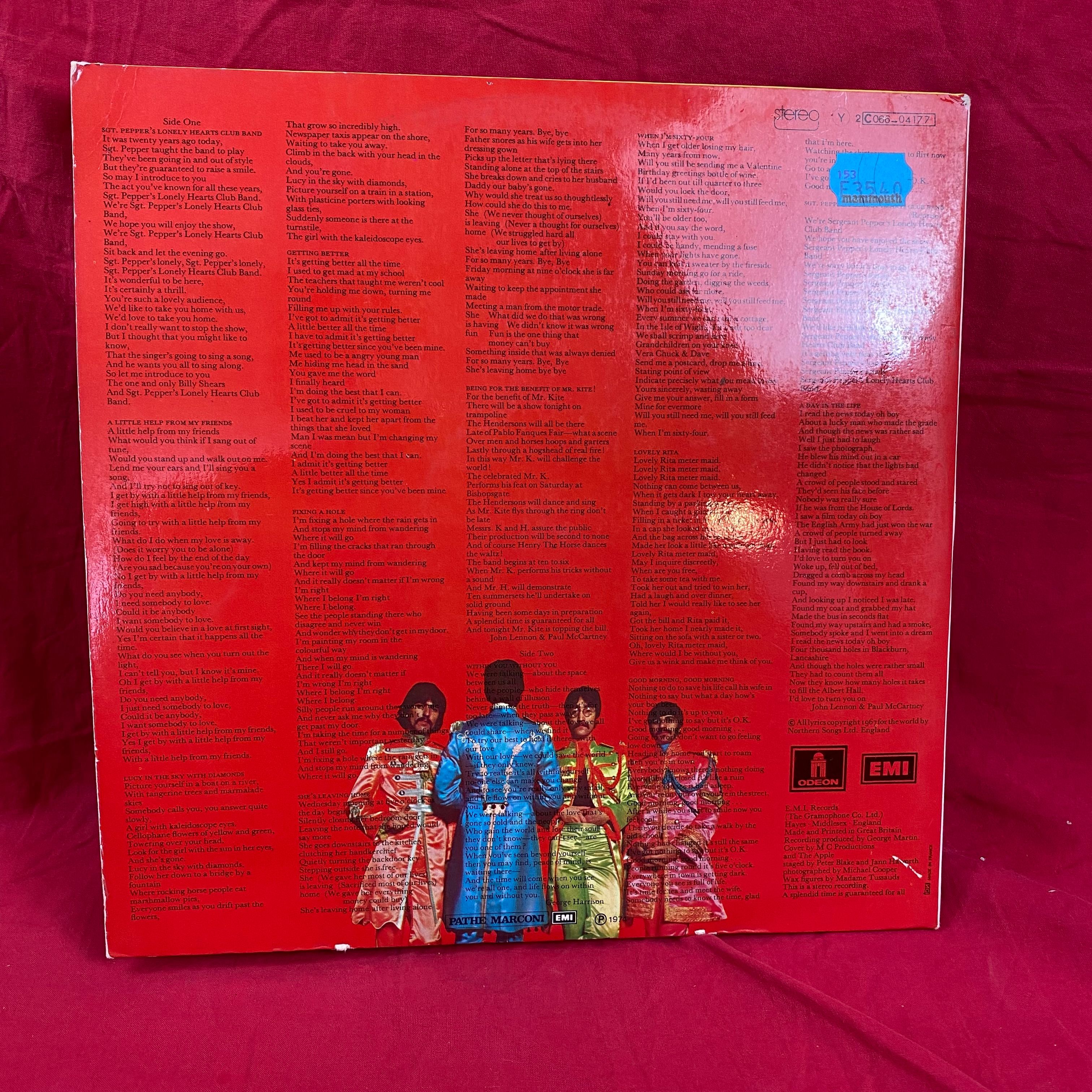 Sgt Pepper Lonely Hearts Club Band "BEATLES" Bon état - Vue 3 - 