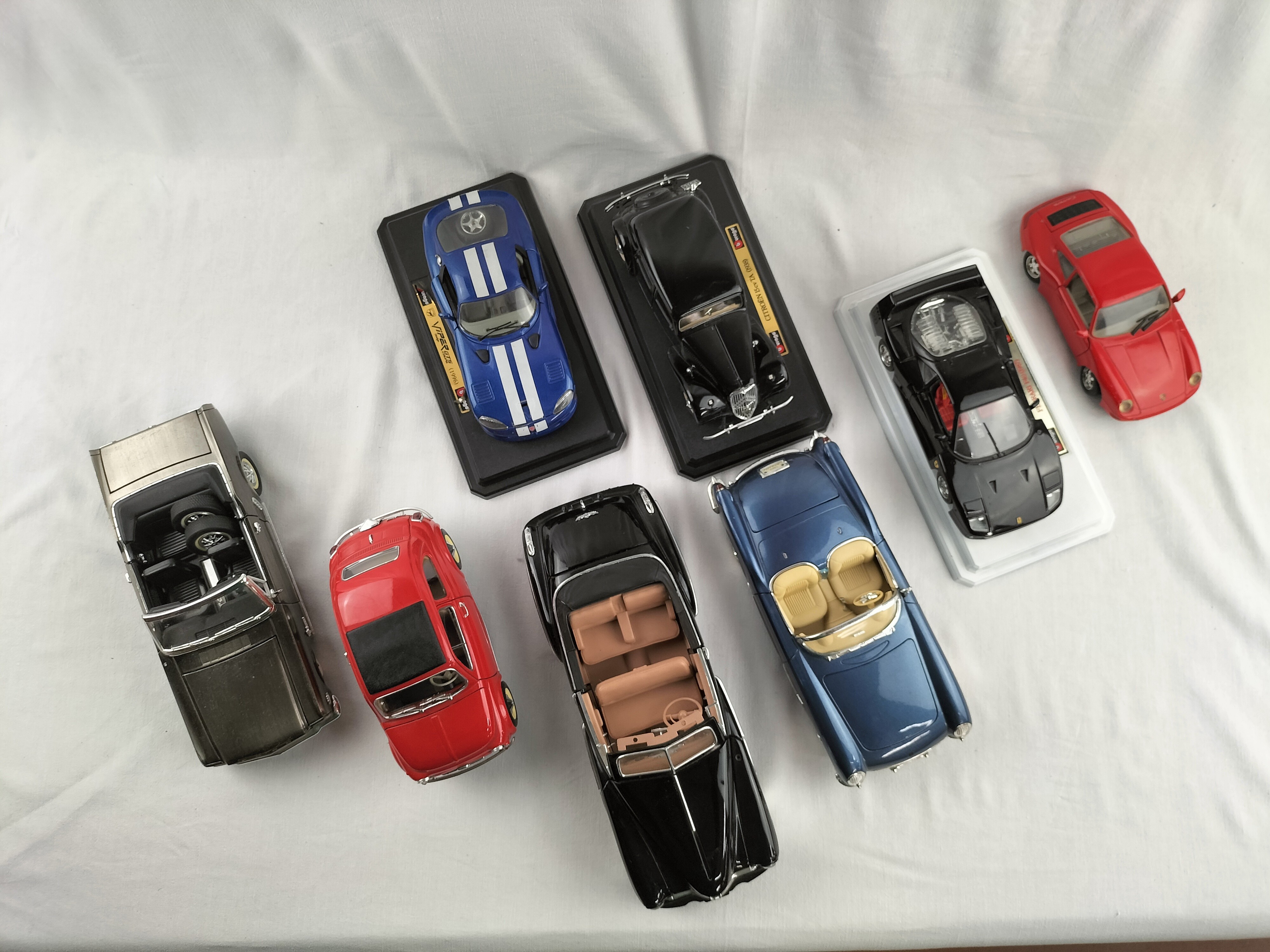 Voir photo 2 de Lot de 8 voitures miniatures de collection – Ferrari, Porsche, Mustang, Cadillac, Corvette Lot de 8 voitures miniatures de collection – Ferrari, Porsche, Mustang, Cadillac, Corvette Bon état - Vue 2 -