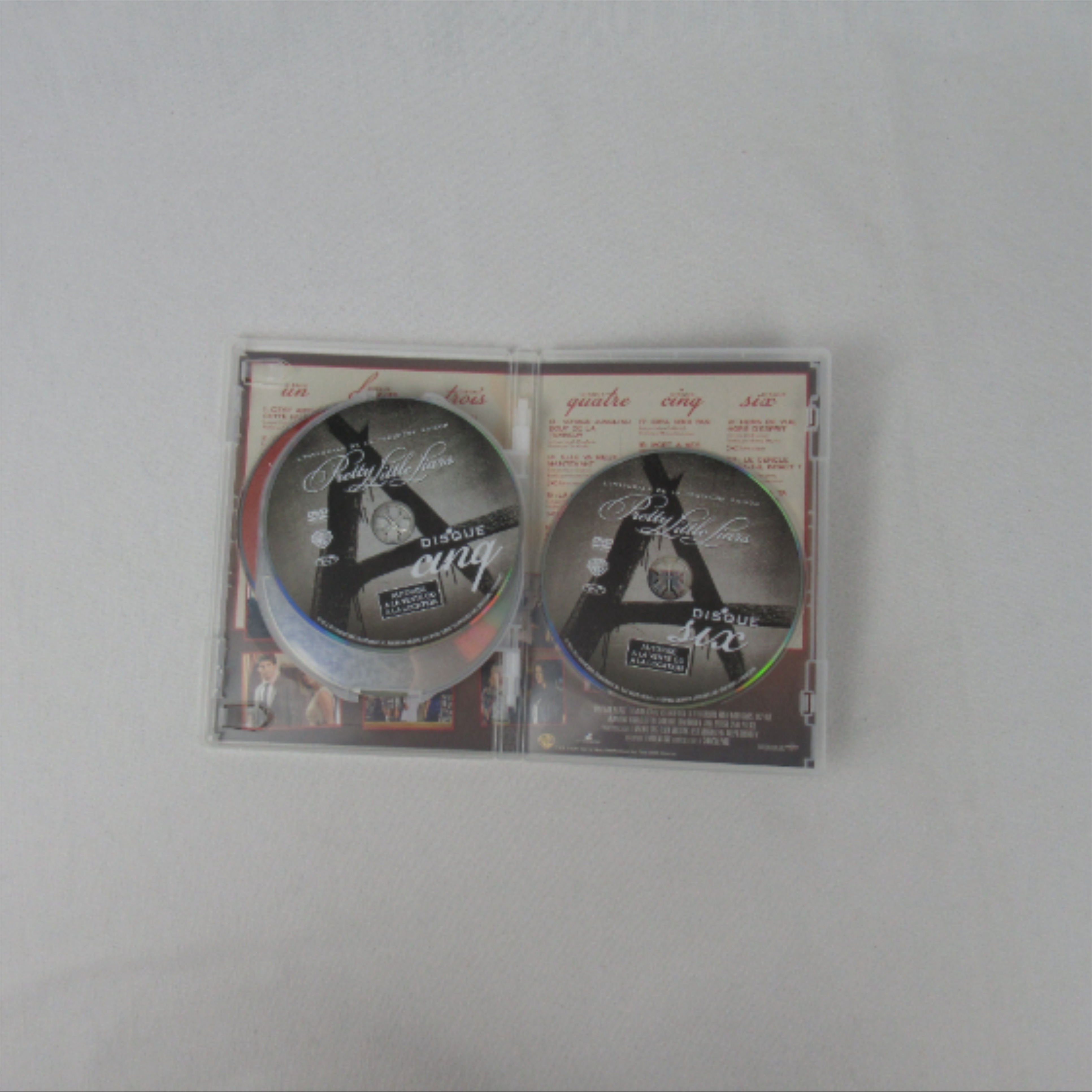 Voir photo 12 de Pretty Little Liars saison 2 et 3 Pretty Little Liars saison 2 et 3 Bon état - Vue 12 -