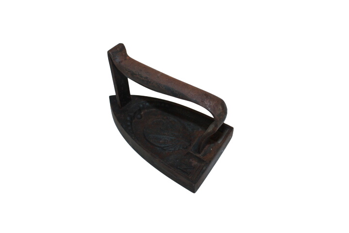 Ancien fer en fonte - État correct sur Label Emmaüs