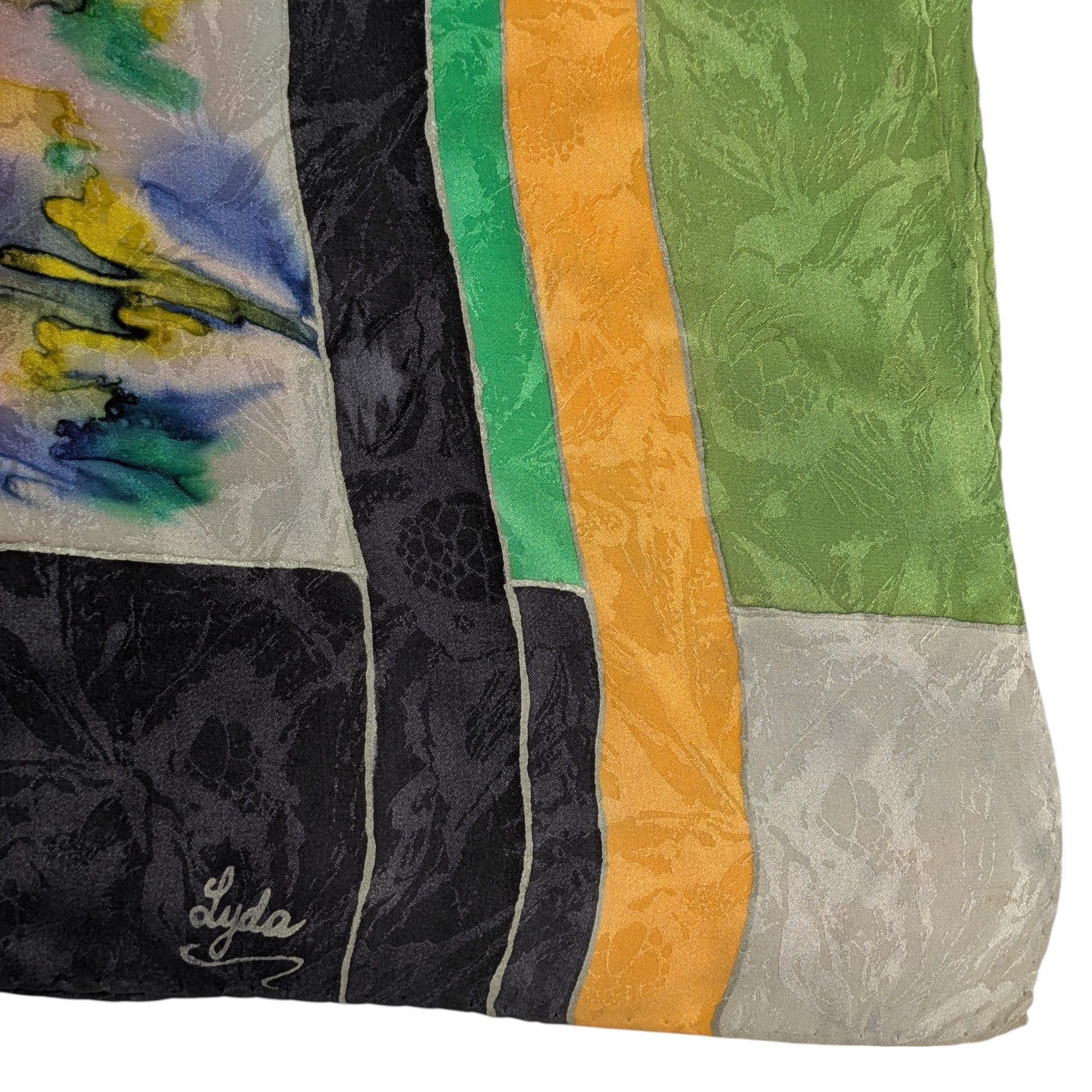 Foulard carré en soie peint à la main signé Lyda motifs abstraits multicolore - Photo 4