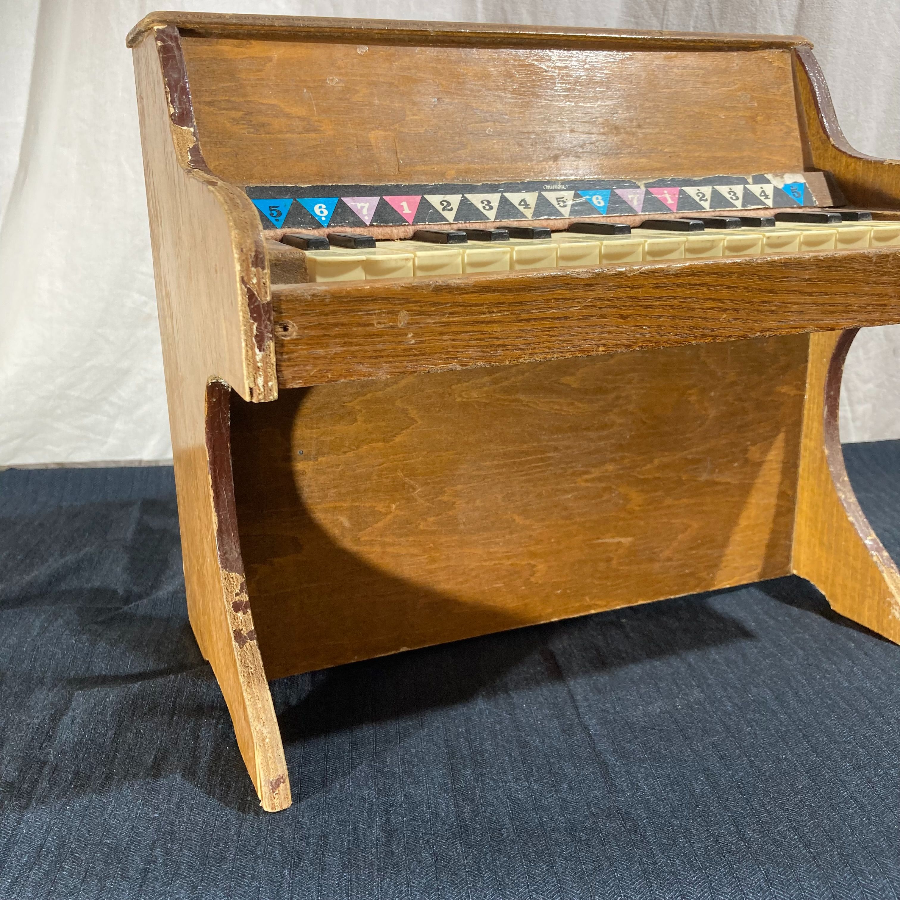 Voir photo 2 de Piano-jouet Vintage en bois Mundia - Charme de l'ancien Piano-jouet Vintage en bois Mundia - Charme de l'ancien Bon état - Vue 2 -
