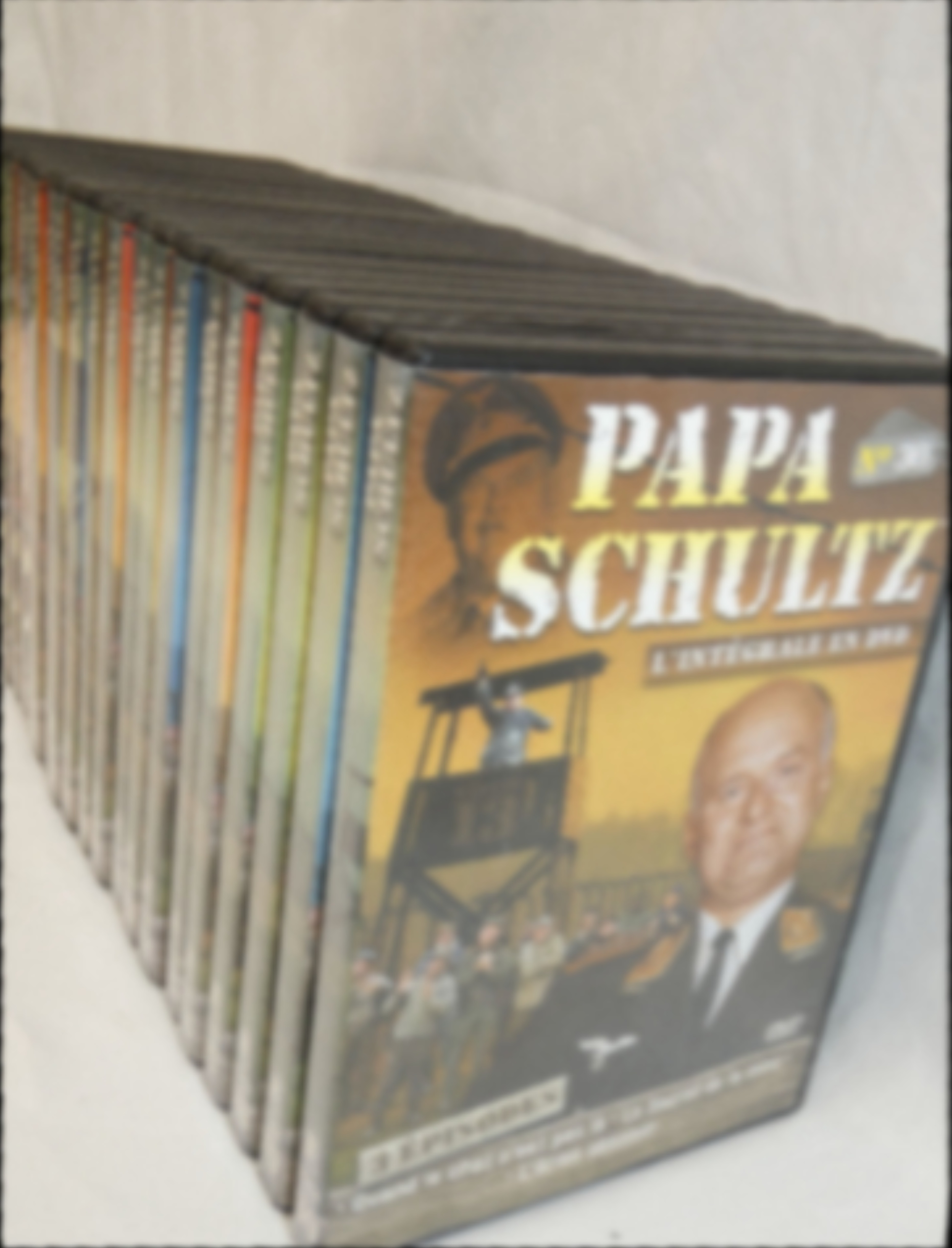 Voir photo 2 de Collection incomplète série télévisée Papa Schultz en 25 DVD (CBS) Collection incomplète série télévisée Papa Schultz en 25 DVD (CBS) Bon état - Vue 2 -