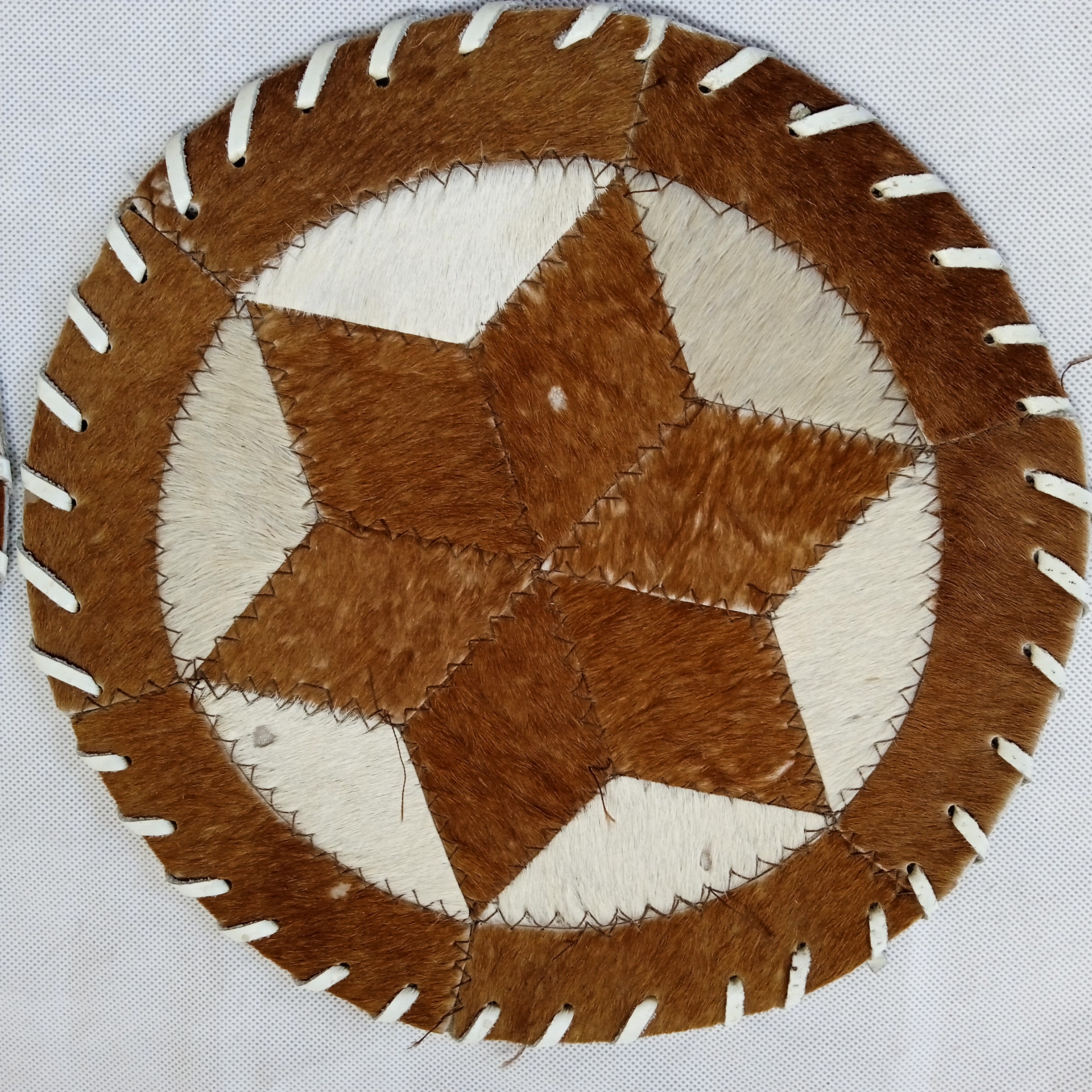 Lot de 2 dessous de plate cuir peau chèvre/vache 31 cm Bon état - Vue 2 - 
