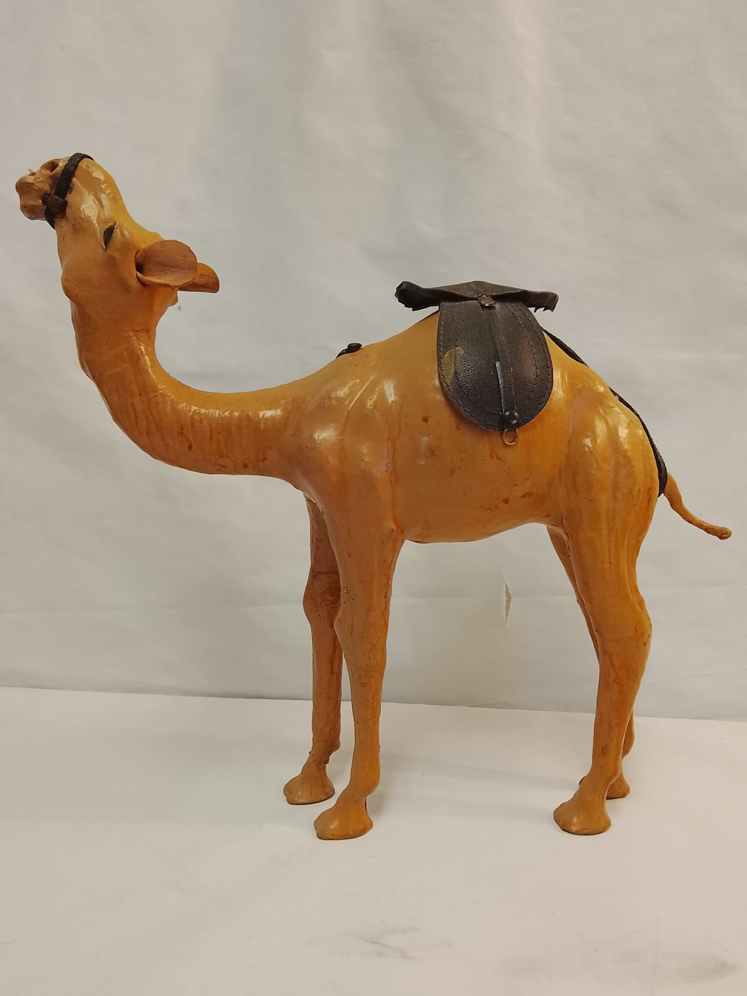 Figurine grand dromadaire en cuir vintage État correct - Vue 2 - 