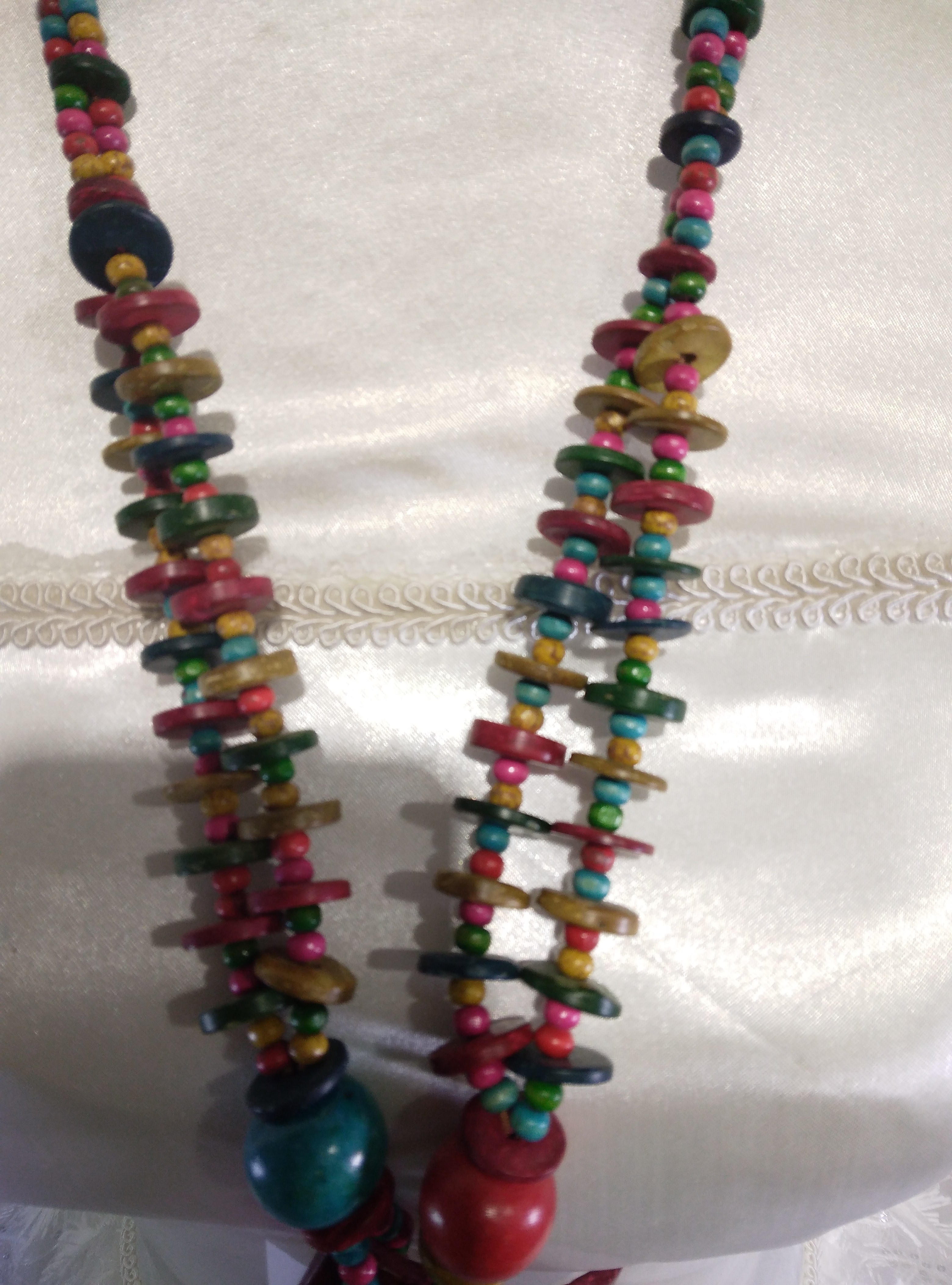 Colliers de perles en bois multicolores Très bon état - Vue 3 - 