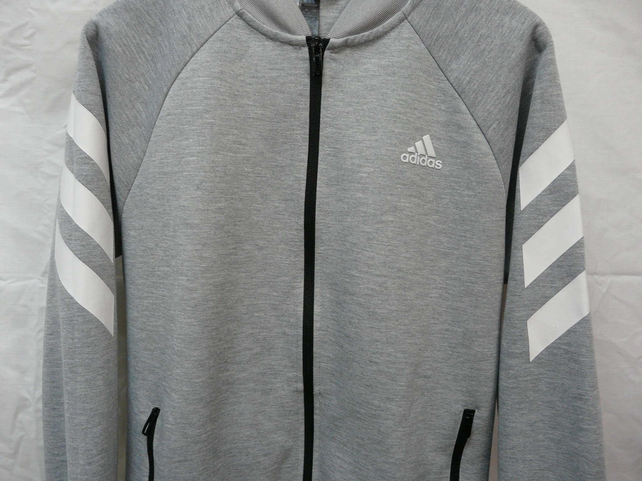 E61 - Veste de survêtement - Adidas - Âge 13/14 ans - Photo 2