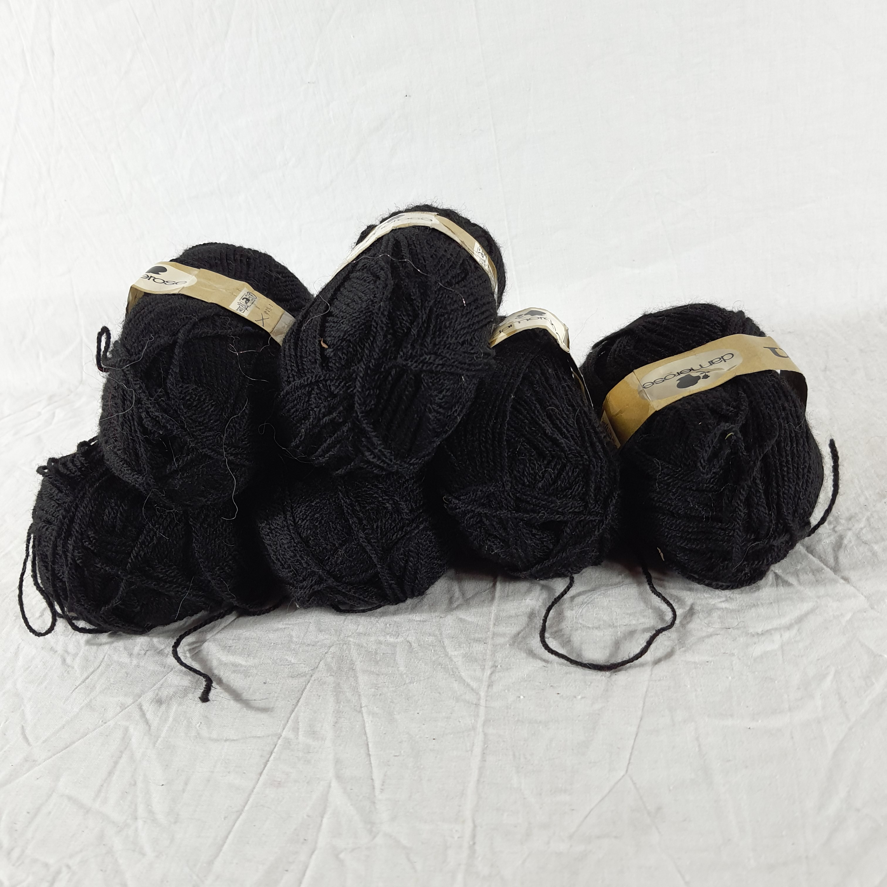 Lot de 6 pelotes de laine noire - Damerose Alezan - Photo 1