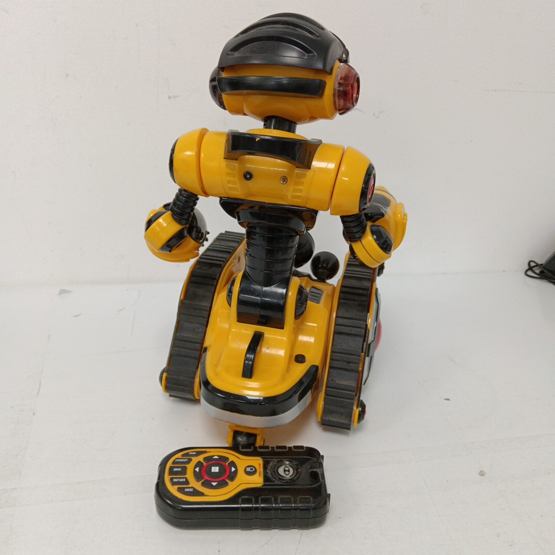 Voir photo 4 de Robot Wowwee et sa télécommande 2008 Robot Wowwee et sa télécommande 2008 Bon état - Vue 4 -