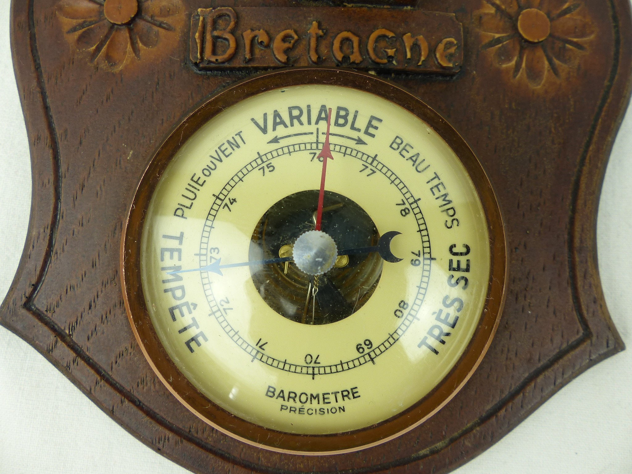 Baromètre de précision avec cadre traditionnel breton, en bois sculpté à la main, Vintage, 31 cm Bon état - Vue 3 - 