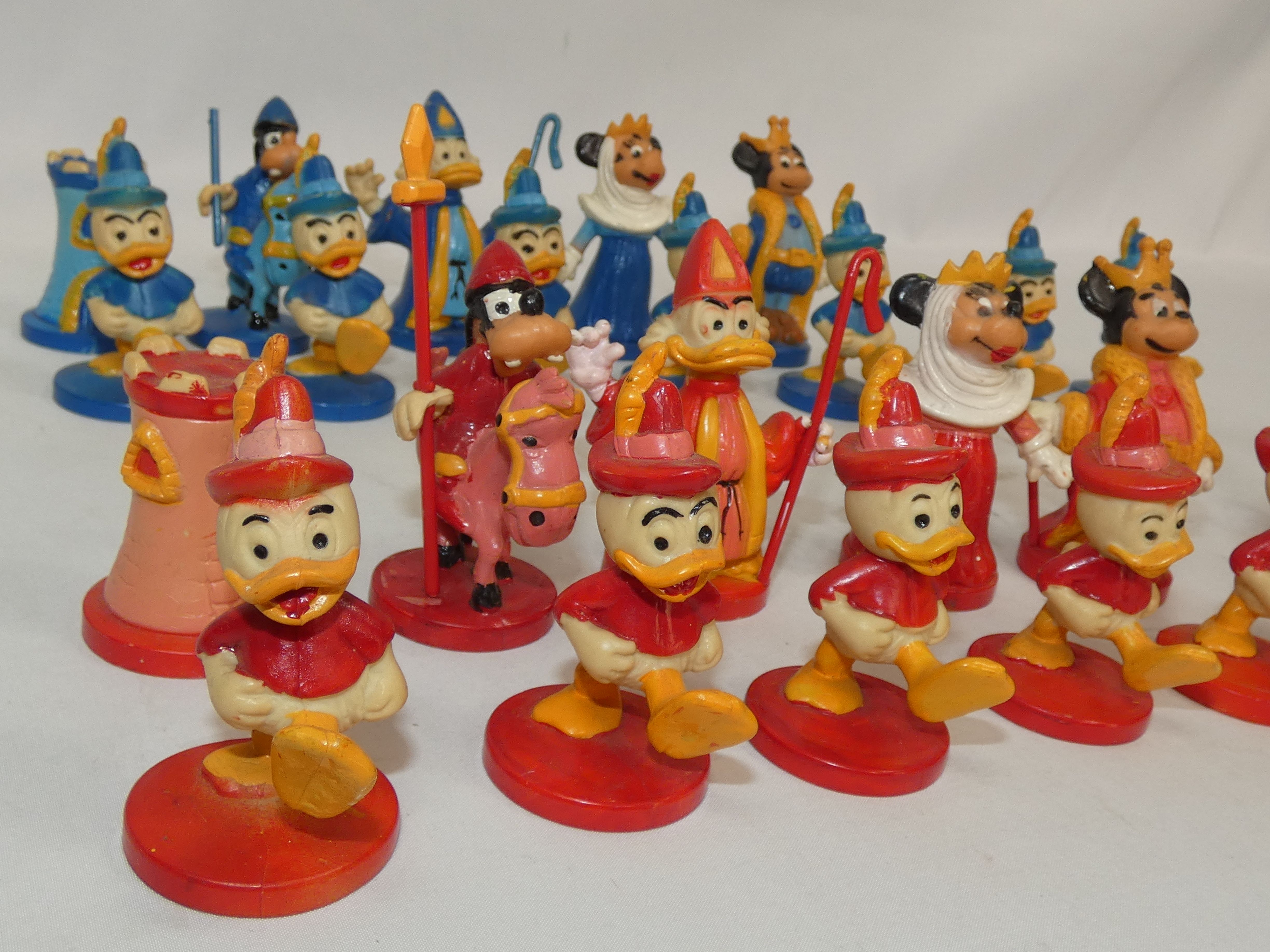 Voir photo 10 de Lot de 26 pièces de jeu d'échec Mickey Mouse W.D.P Lot de 26 pièces de jeu d'échec Mickey Mouse W.D.P - Vue 10 -