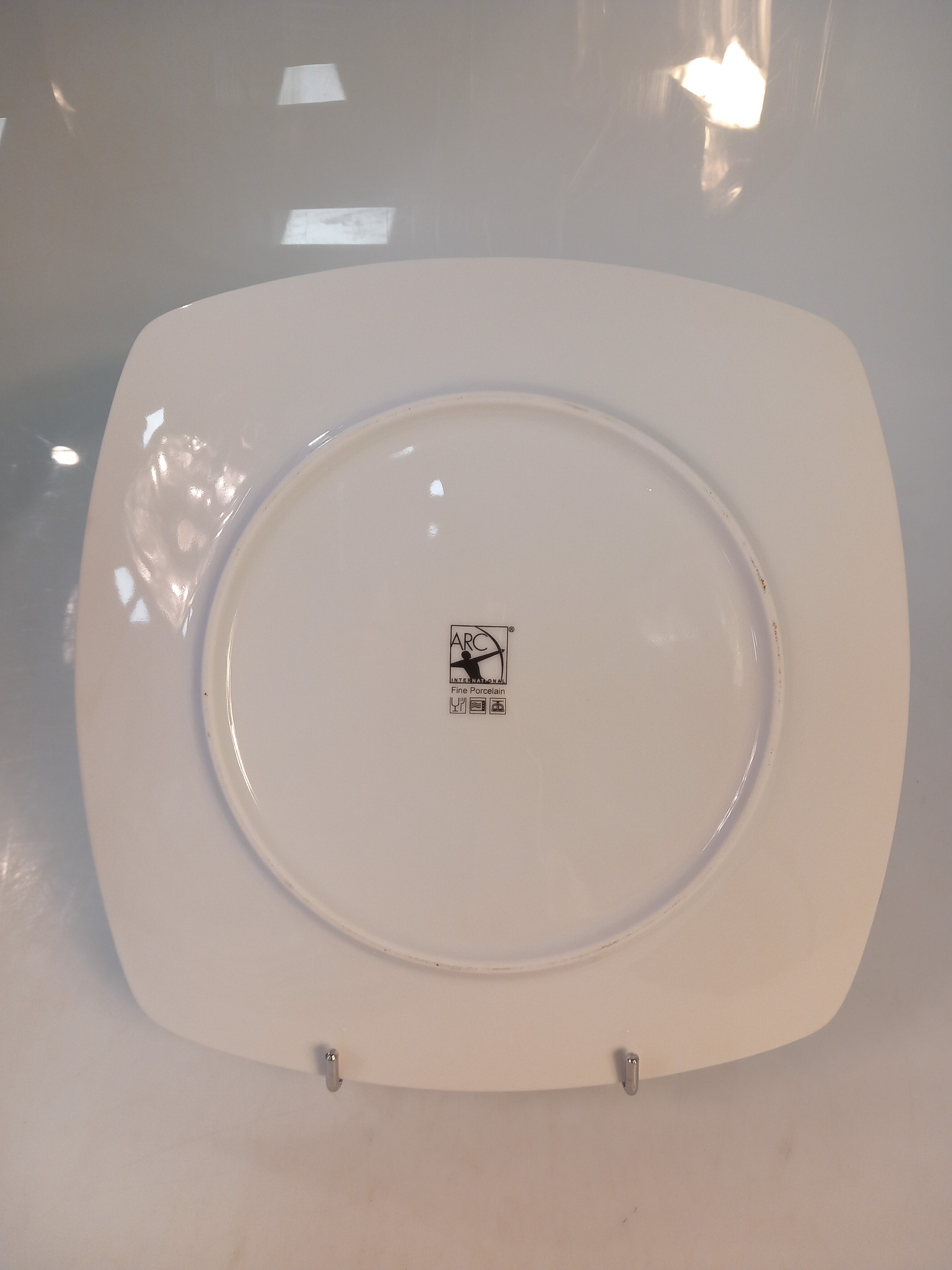 Lot de 6 assiettes plates en fine porcelaine "Arc International". - Bon état - Photo 4