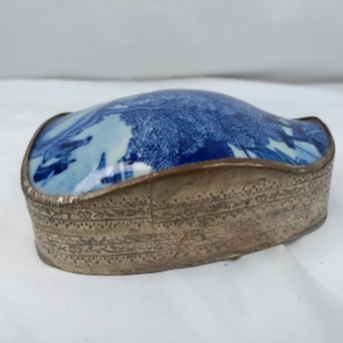 Boite en métal et porcelaine - Photo 3