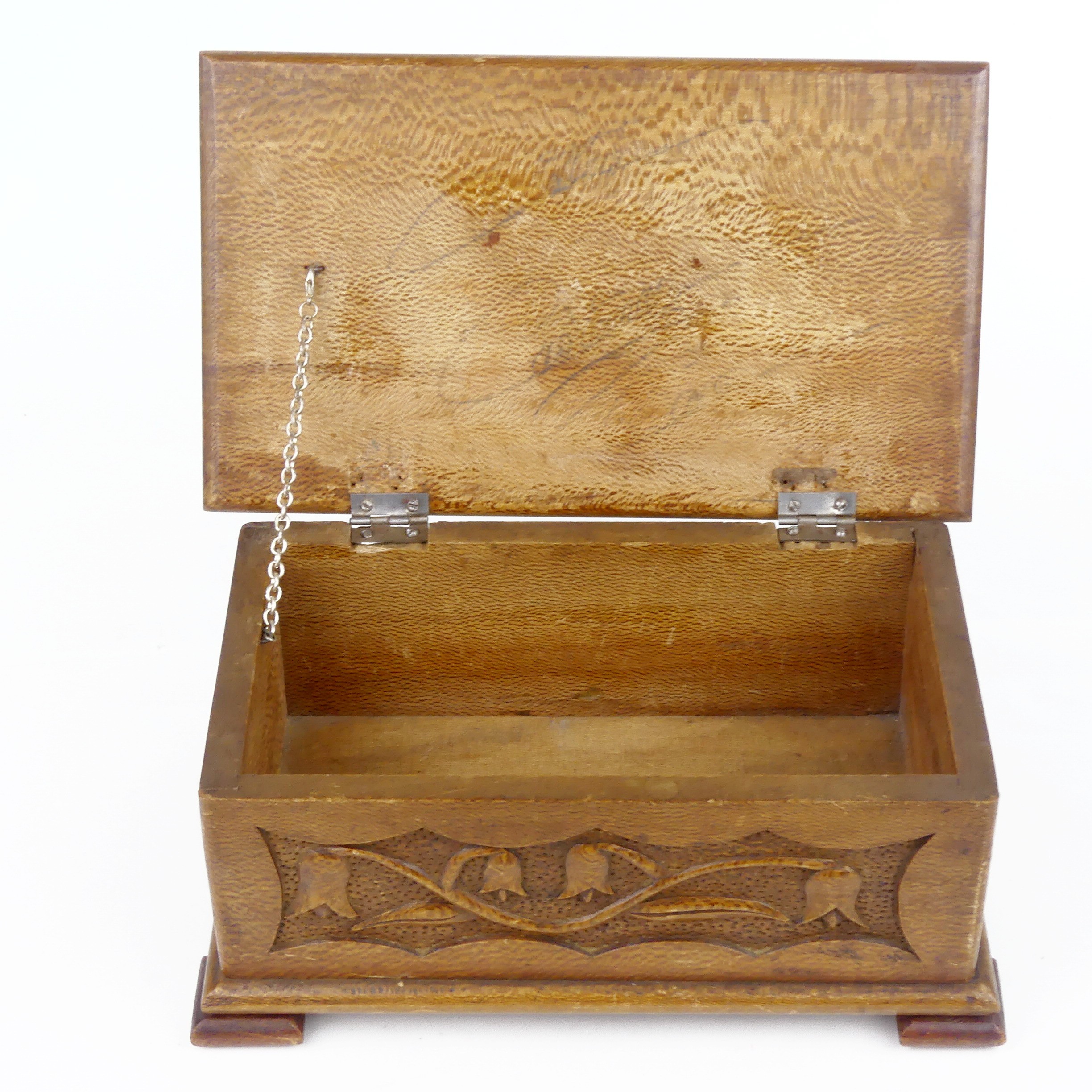 Boîte en bois sculpté à décor de tulipes - Photo 2