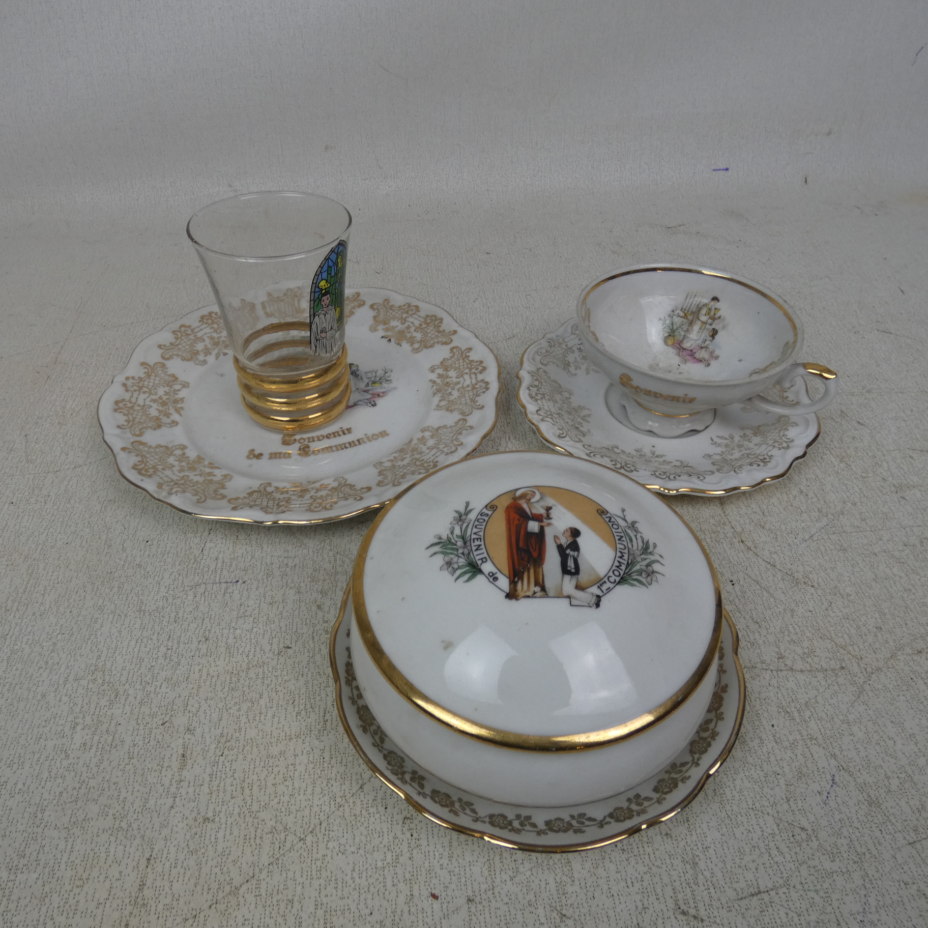 Ensemble Communion Vintage en Porcelaine Bon état -  reconditionné disponible sur Label Emmaüs