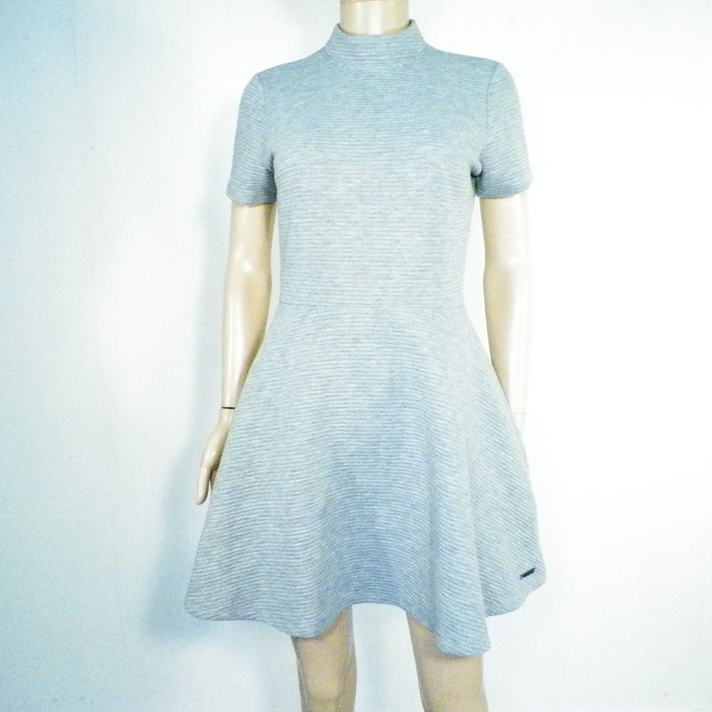 Robe Grise SUPERDRY Taille S. Bon état -  reconditionné disponible sur Label Emmaüs