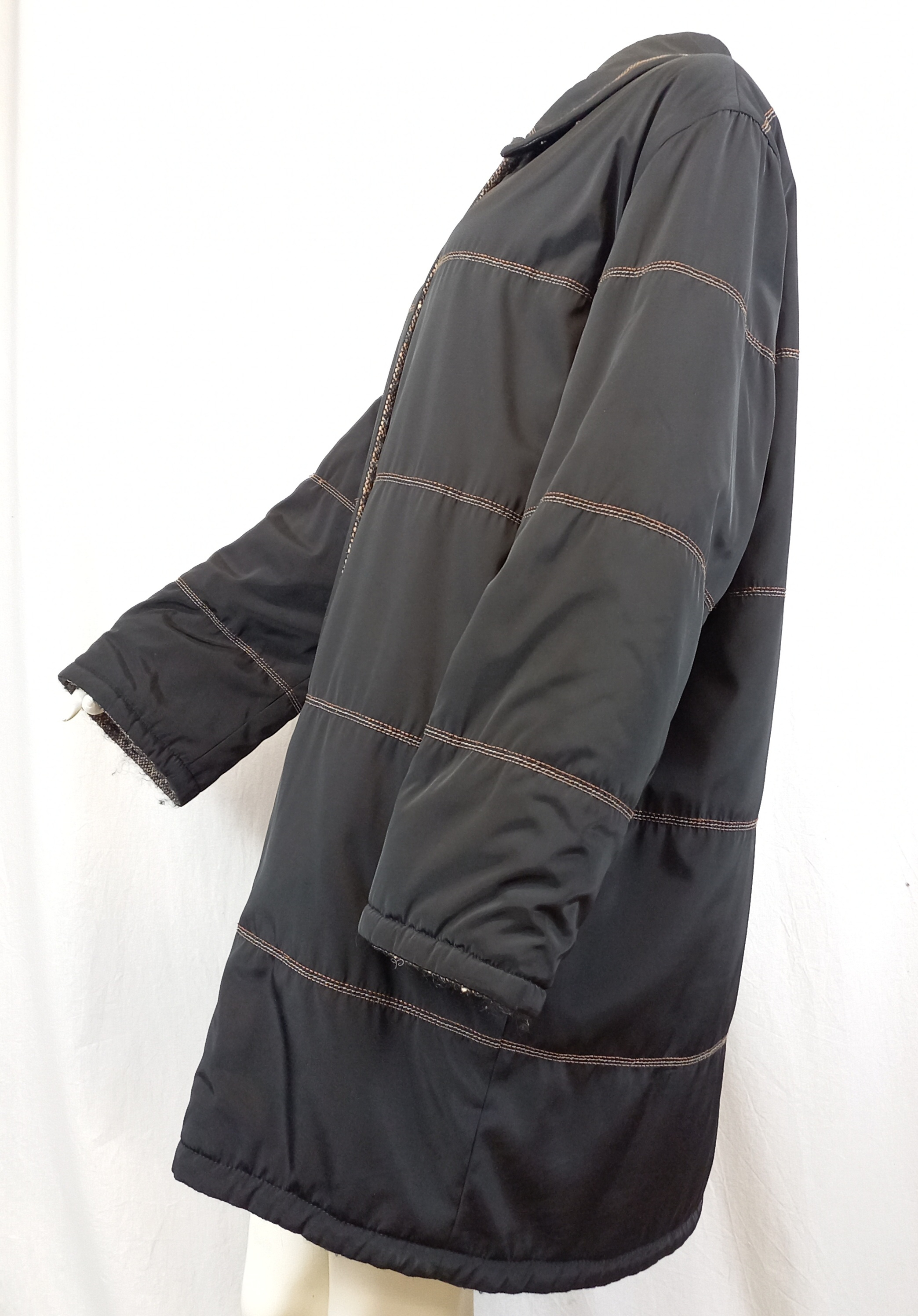 Manteau réversible lainage moucheté ou coutures noir brunes clous sur col et poches Très bon état - Vue 9 - 