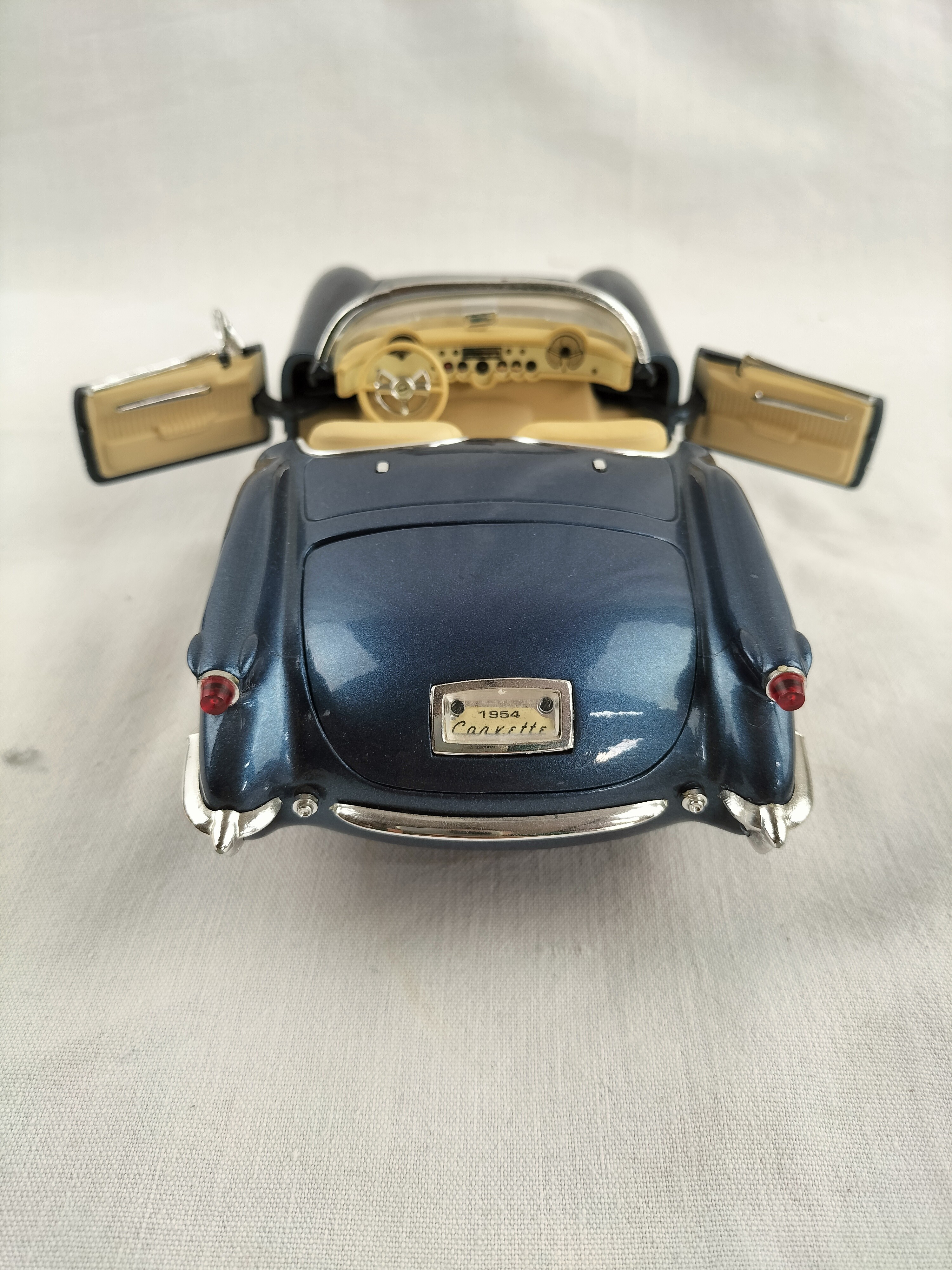 Voir photo 81 de Lot de 8 voitures miniatures de collection – Ferrari, Porsche, Mustang, Cadillac, Corvette Lot de 8 voitures miniatures de collection – Ferrari, Porsche, Mustang, Cadillac, Corvette Bon état - Vue 81 -
