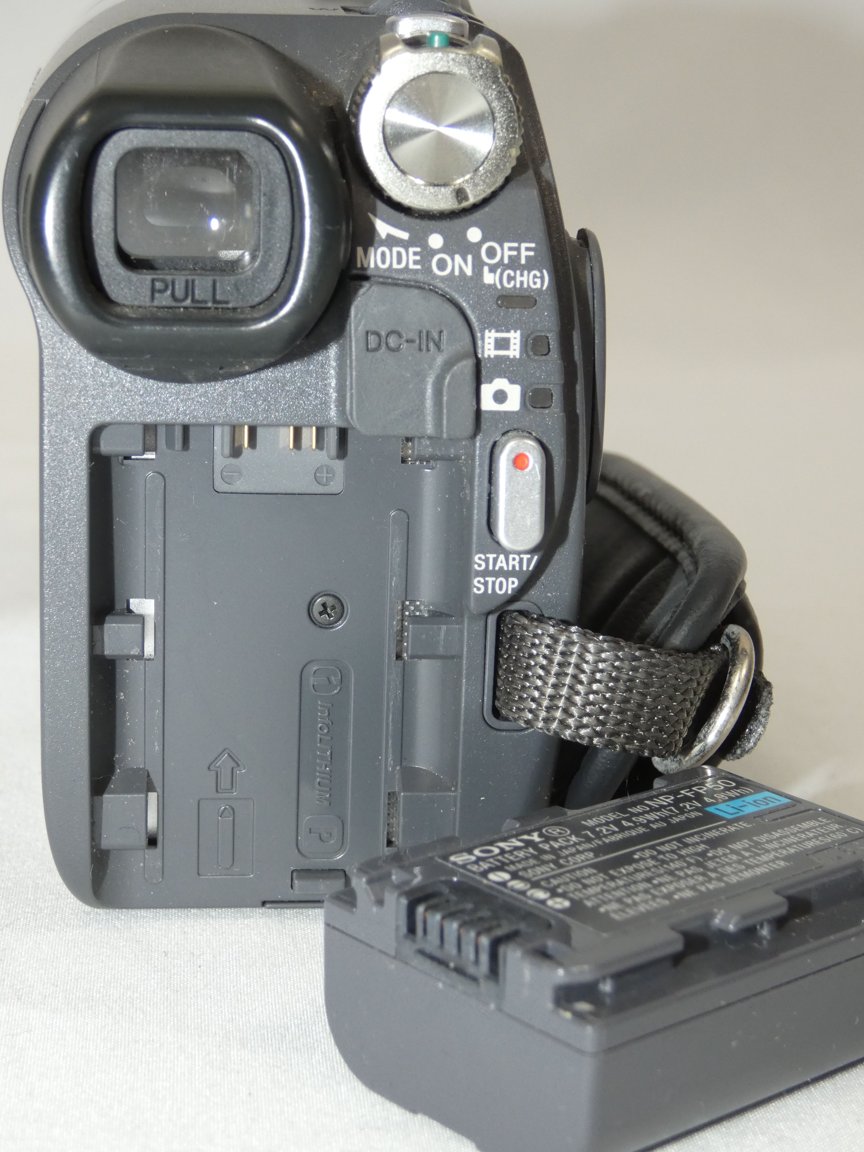Camescope SONY DCR-DVD105 E (pour pièces) Bon état - Vue 8 - 