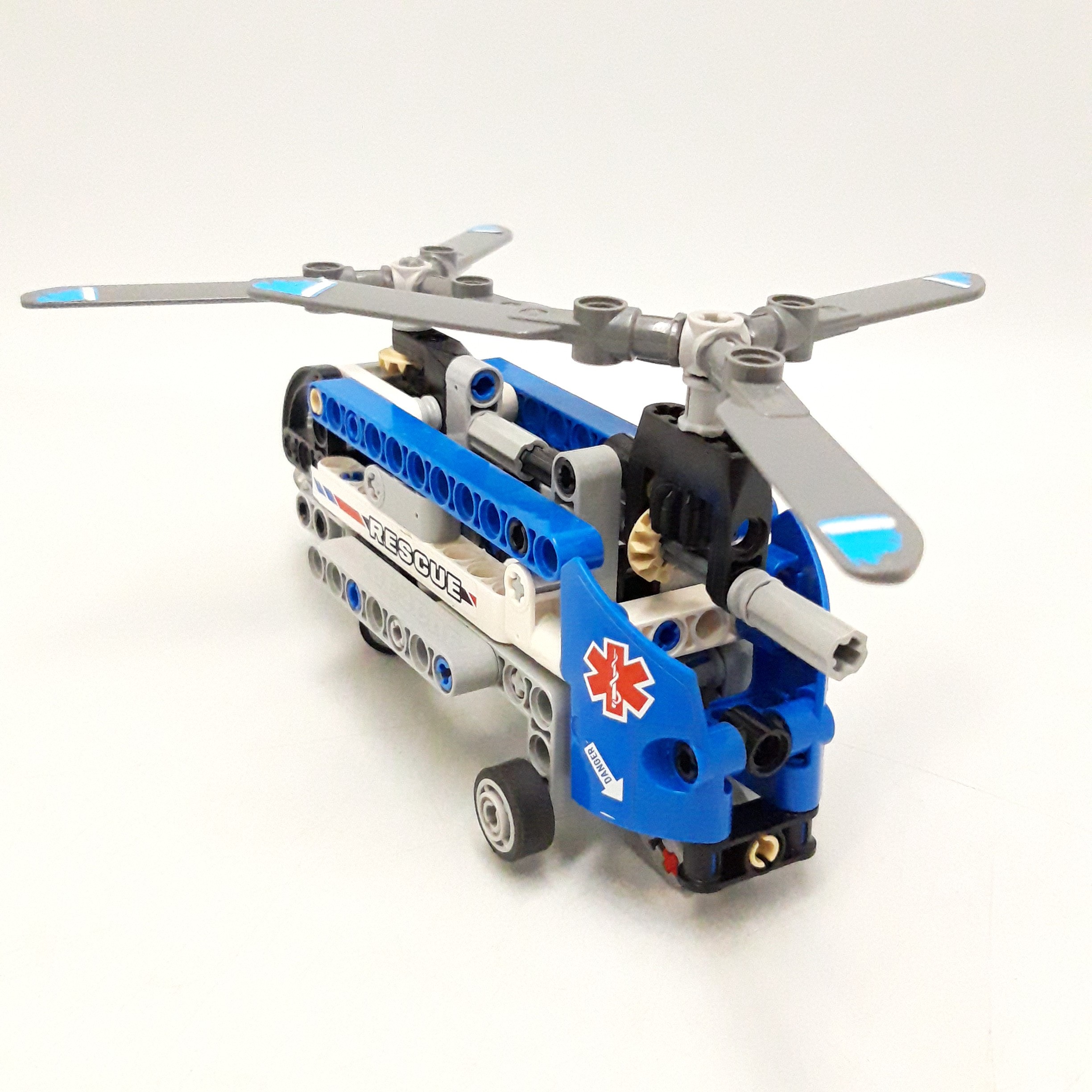 Lego Technic 42020 'L'hélicoptère bi-rotors' Bon état - Vue 3 - 