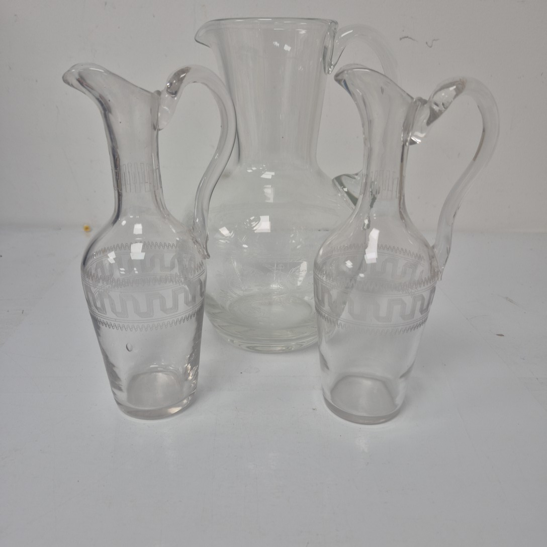 Lot de 3 carafes en verre 1 grosse 2 petites Très bon état - Vue 2 - 