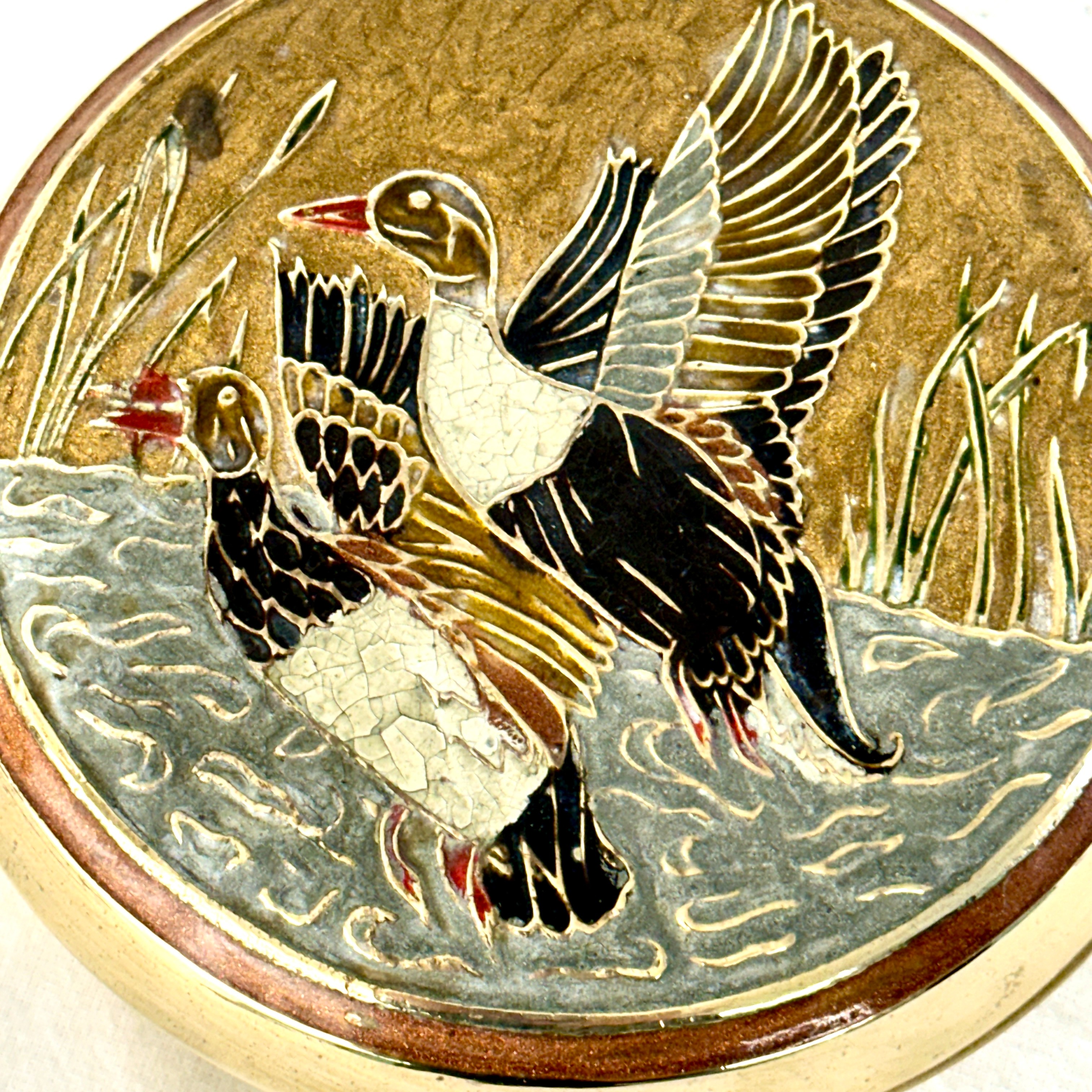 Bonbonnière ou vide poche en laiton décor peint de 2 canards  - Photo 3