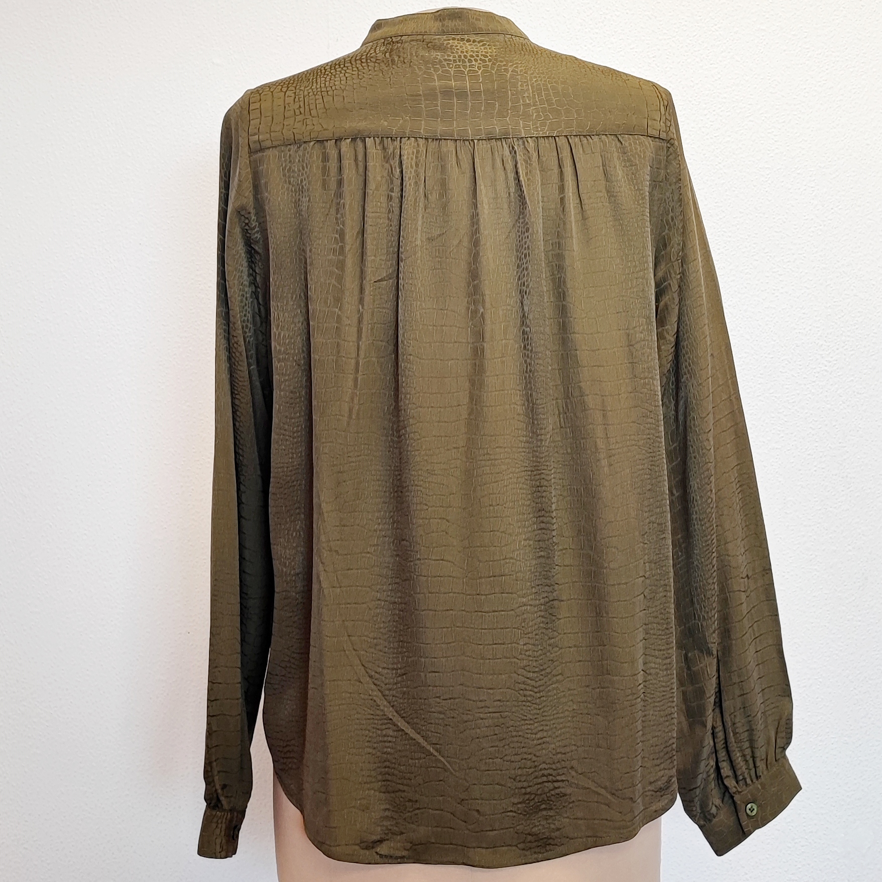 Voir photo 5 de Zadig et Voltaire - Chemisier en soie - S - Femme Zadig et Voltaire - Chemisier en soie - S - Femme Très bon état - Vue 5 -