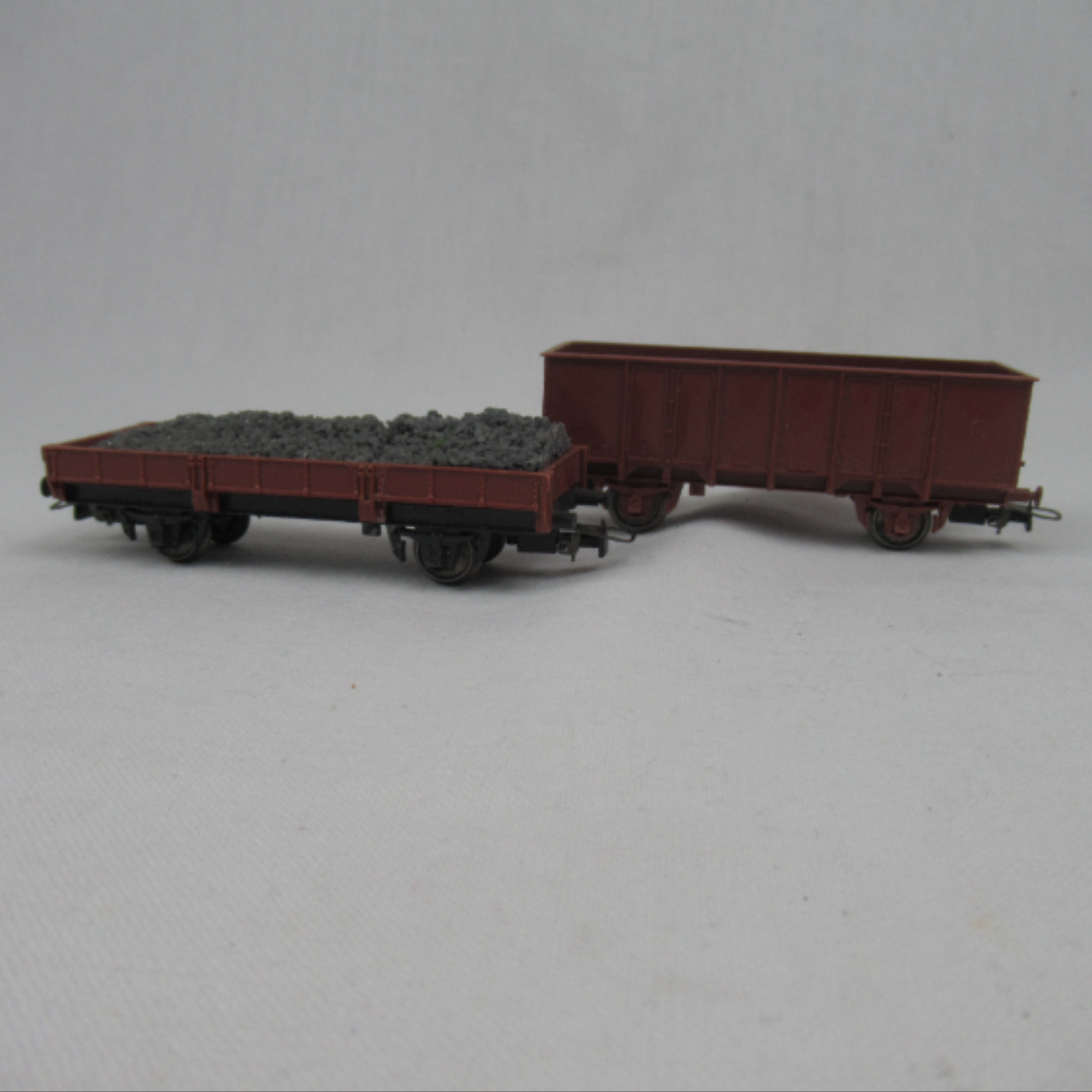 Voir photo 2 de Lot de deux wagons miniatures Lot de deux wagons miniatures Bon état - Vue 2 -