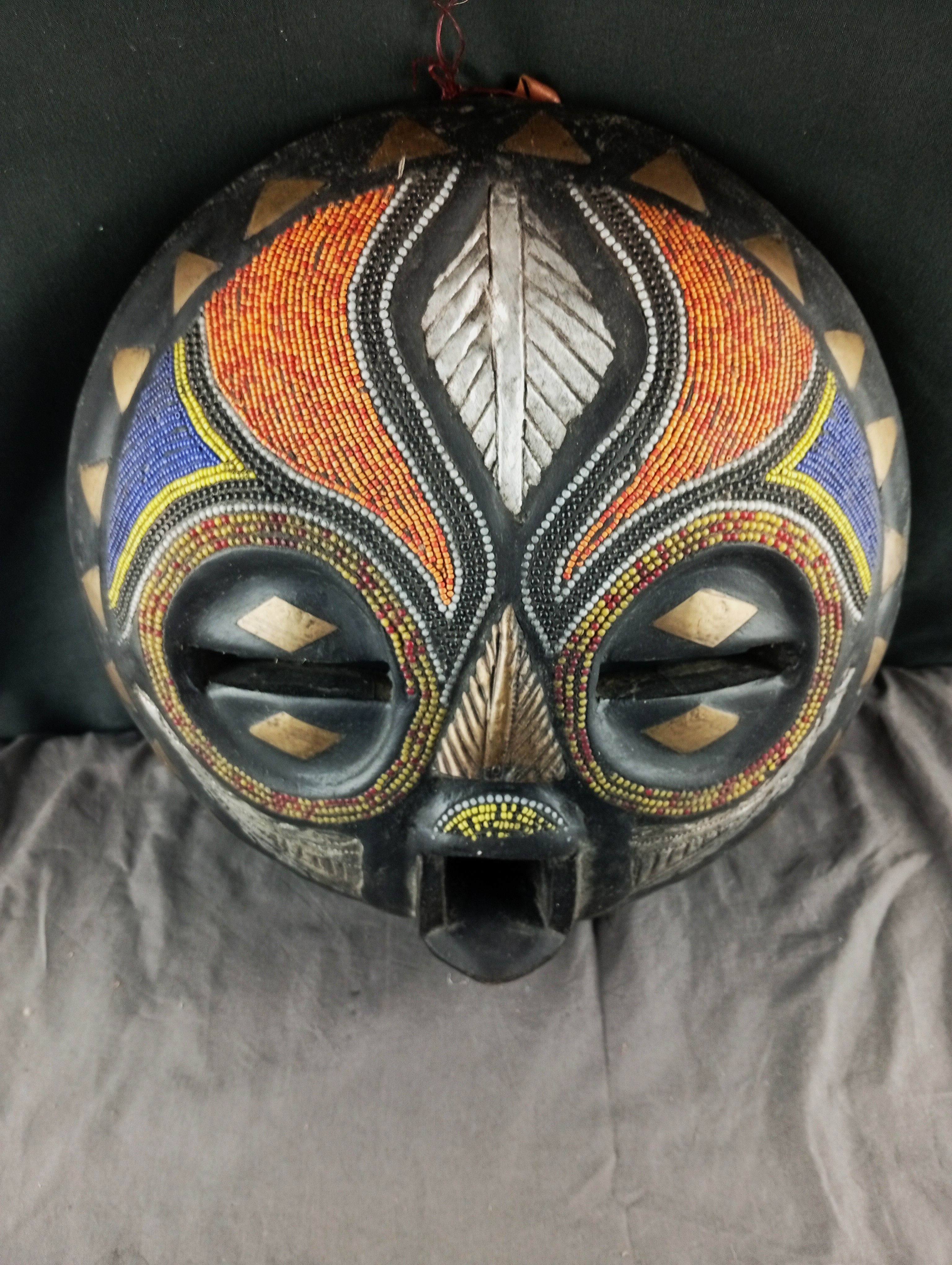 Paire de masques tribaux Africains décoratifs avec perles incrustées- Diamètre 30cm - Photo 2