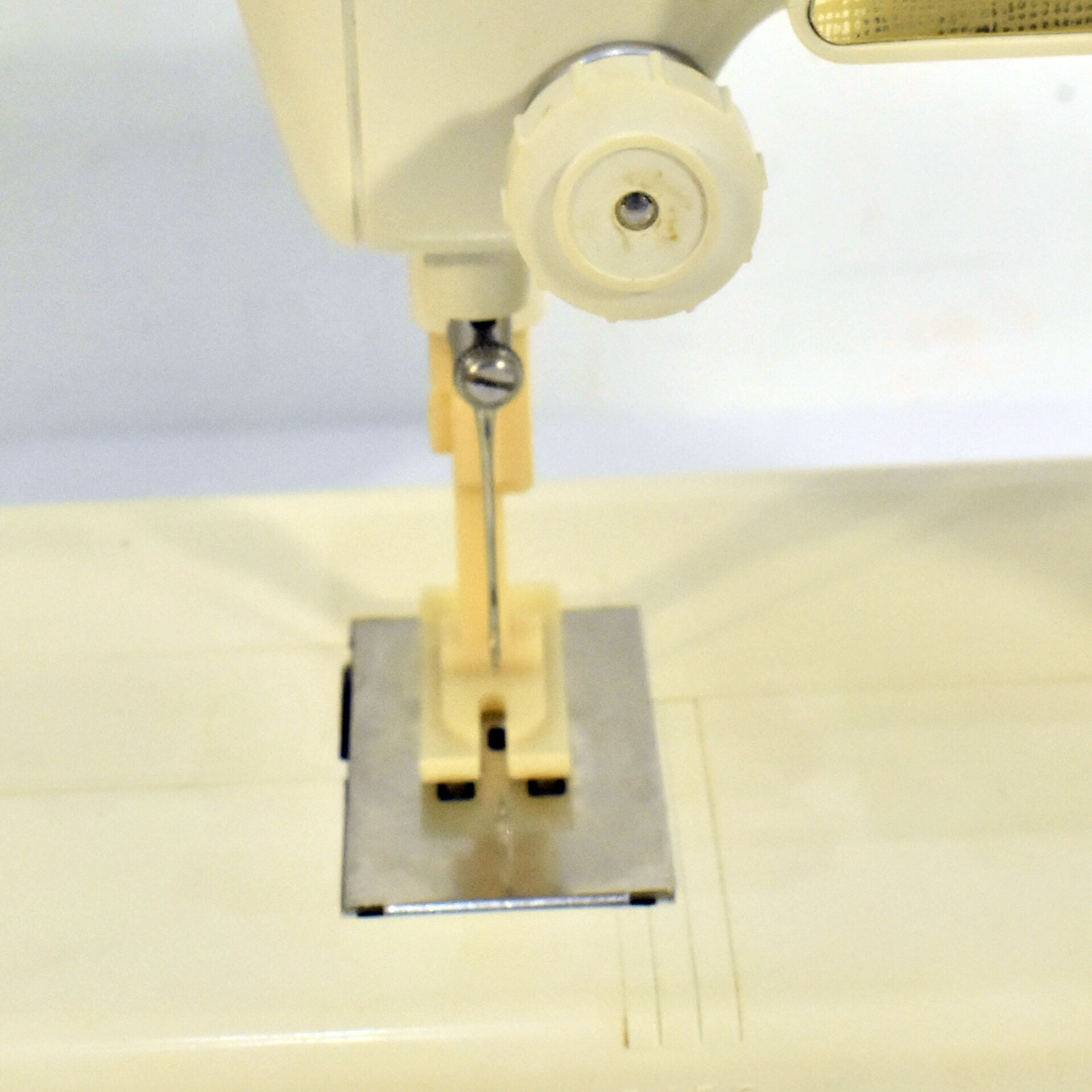 Voir photo 8 de Machine à Coudre Enfant - Singer® Golden Panoramic Machine à Coudre Enfant - Singer® Golden Panoramic État correct - Vue 8 -