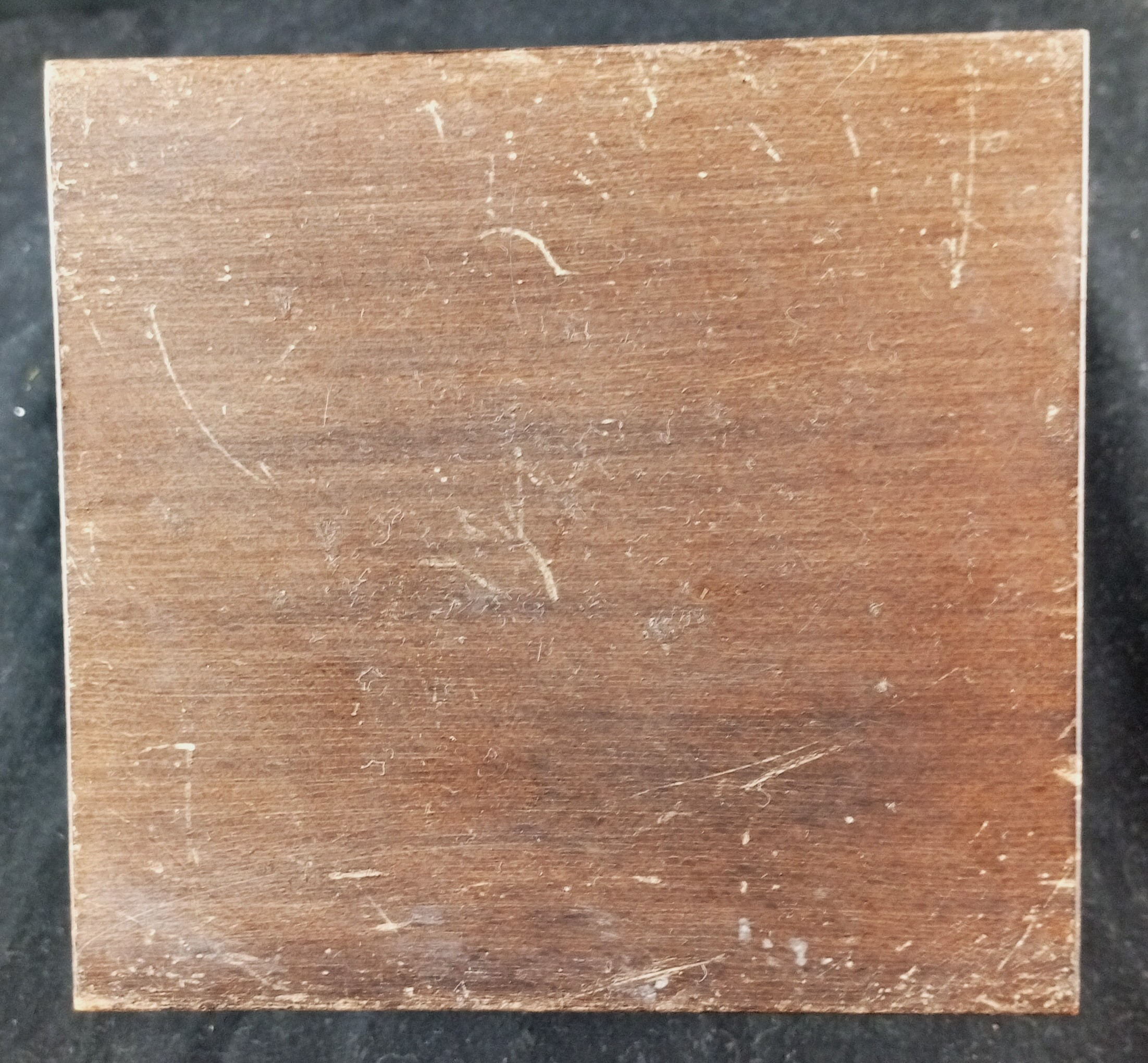 Jolie boite pour allumettes en bois avec son couvercle, celle-ci peut très bien s'accrocher au mur, gravé d'un épis de blé - Photo 6