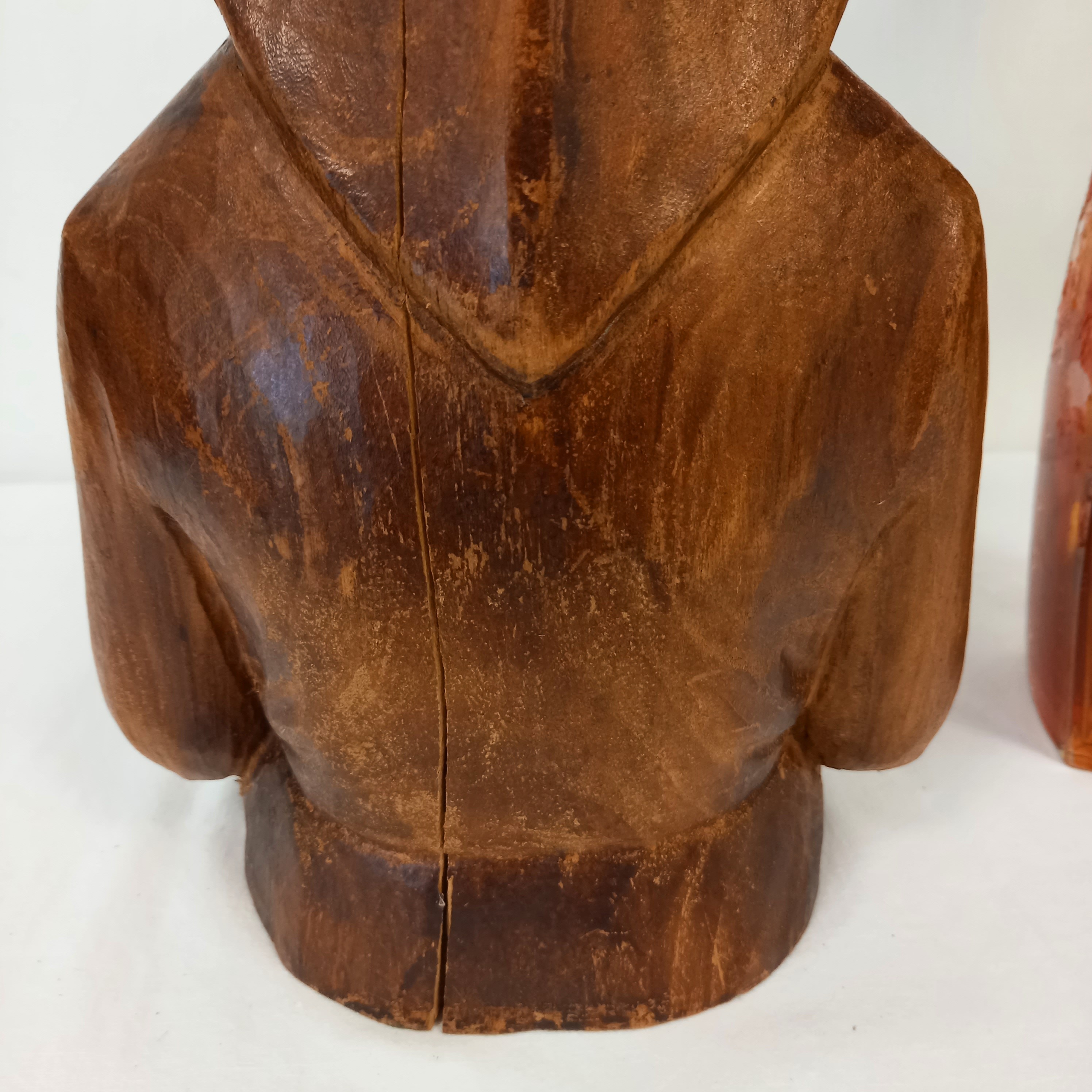 Sculpture de femme âgée en bois signé JC LARDEUX  - Photo 5