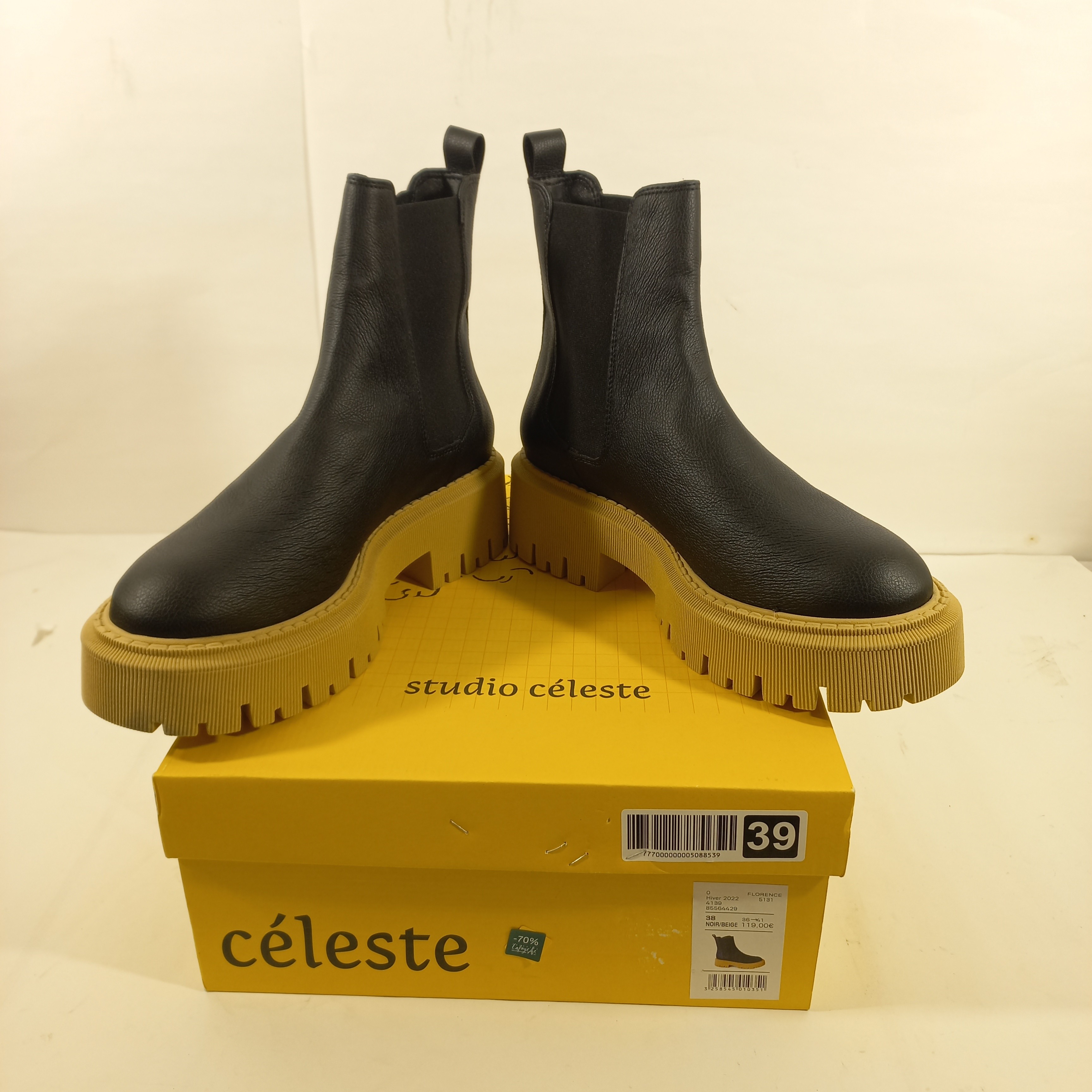 PAIRE DE BOTTINES POUR FEMMEEN CUIR DE VACHETTE MARQUE STUDIO CELESTE P:38 - Photo 1