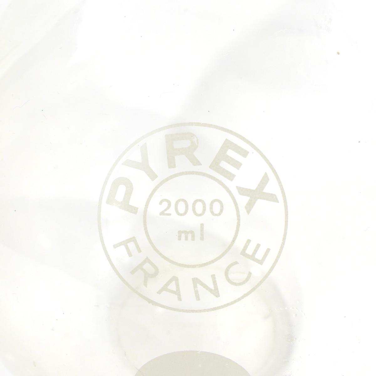 Voir photo 2 de Grande carafe en verre borosilicate - Pyrex Grande carafe en verre borosilicate - Pyrex Bon état - Vue 2 -