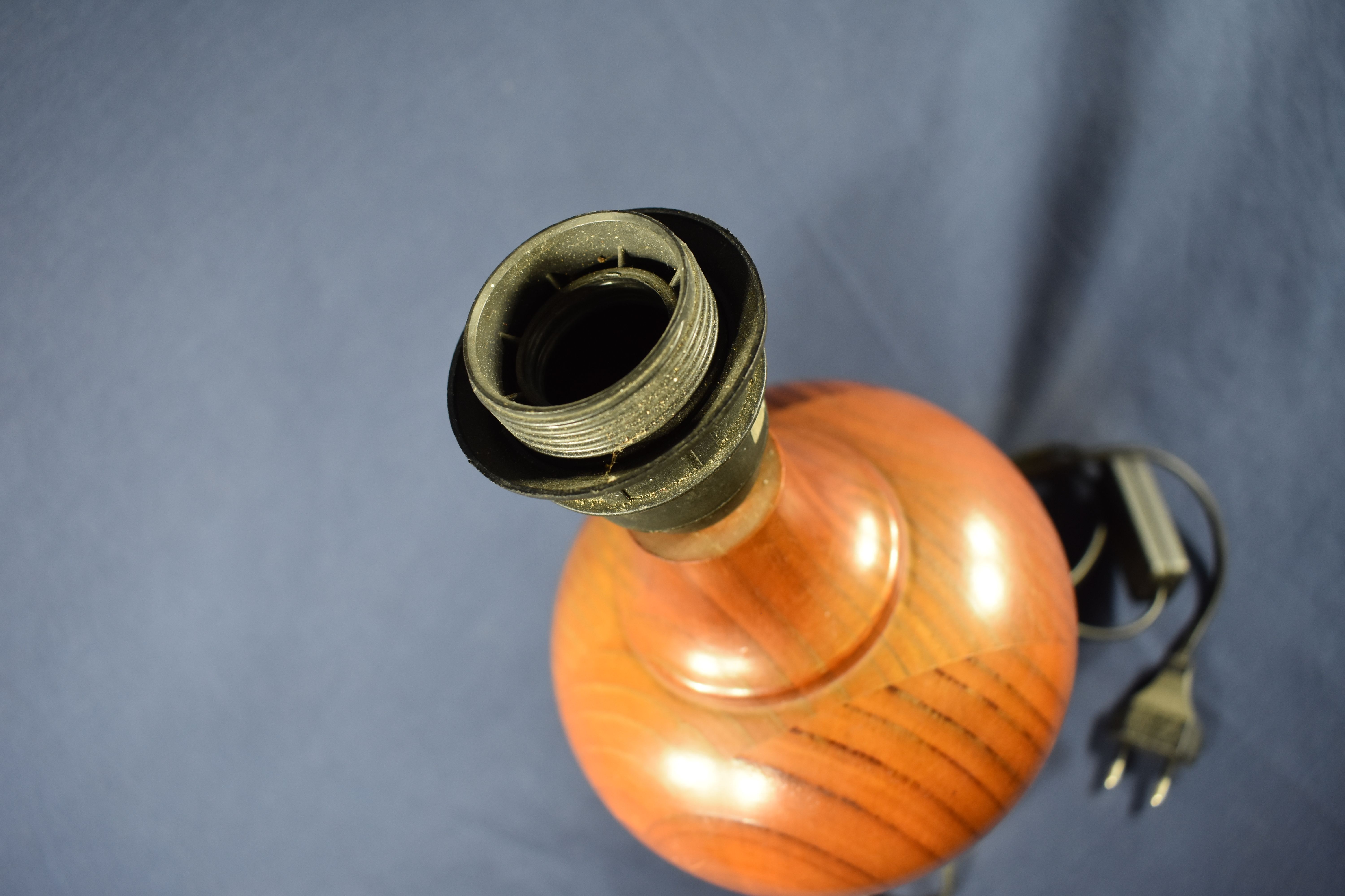 Pied de lampe en bois, ligne épurée ( hauteur 30 cm diamètre 14 cm ) - Photo 3