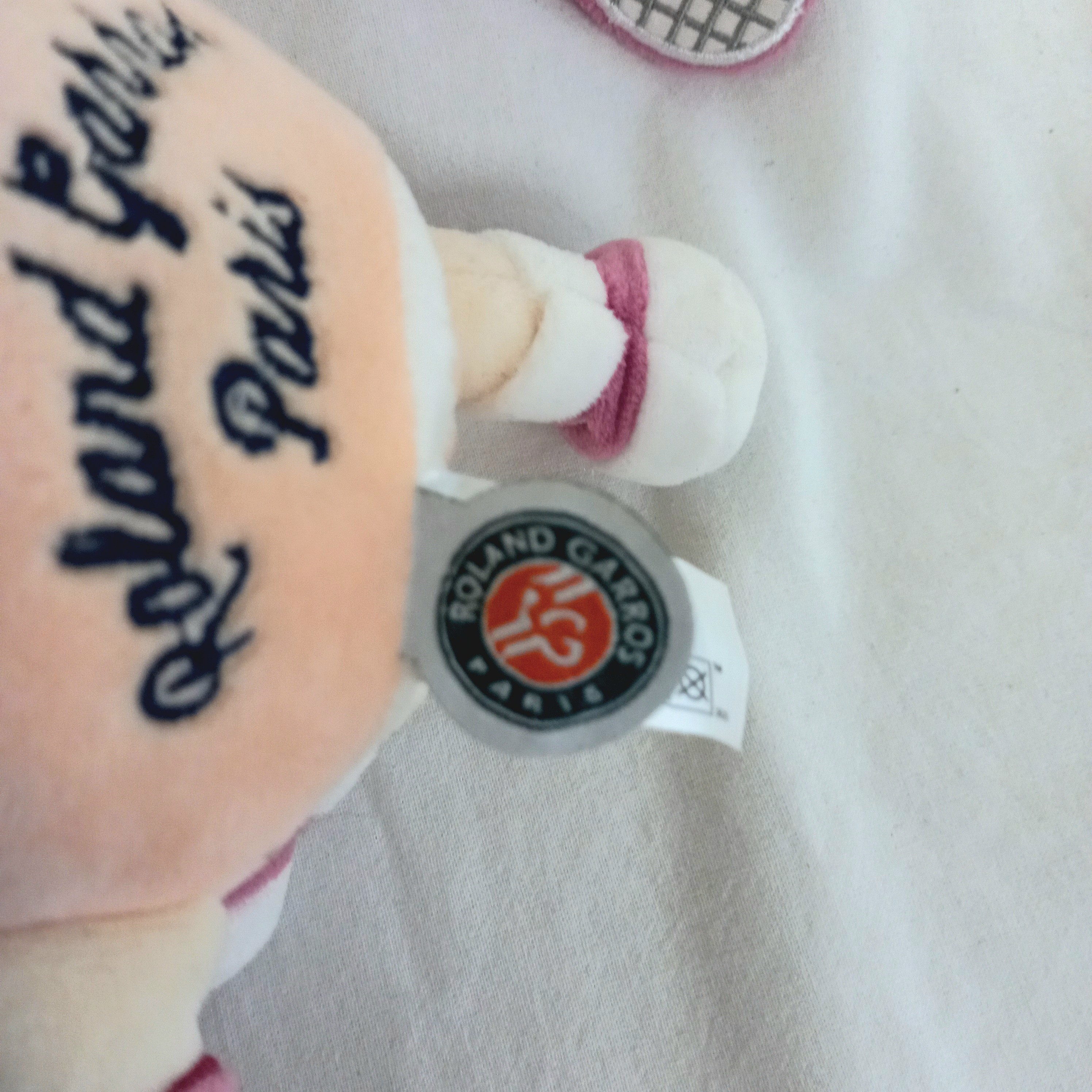 Voir photo 6 de Peluche officielle du tournoi Roland-Garros, prénommé "BallBoy" Peluche officielle du tournoi Roland-Garros, prénommé "BallBoy" Très bon état - Vue 6 -
